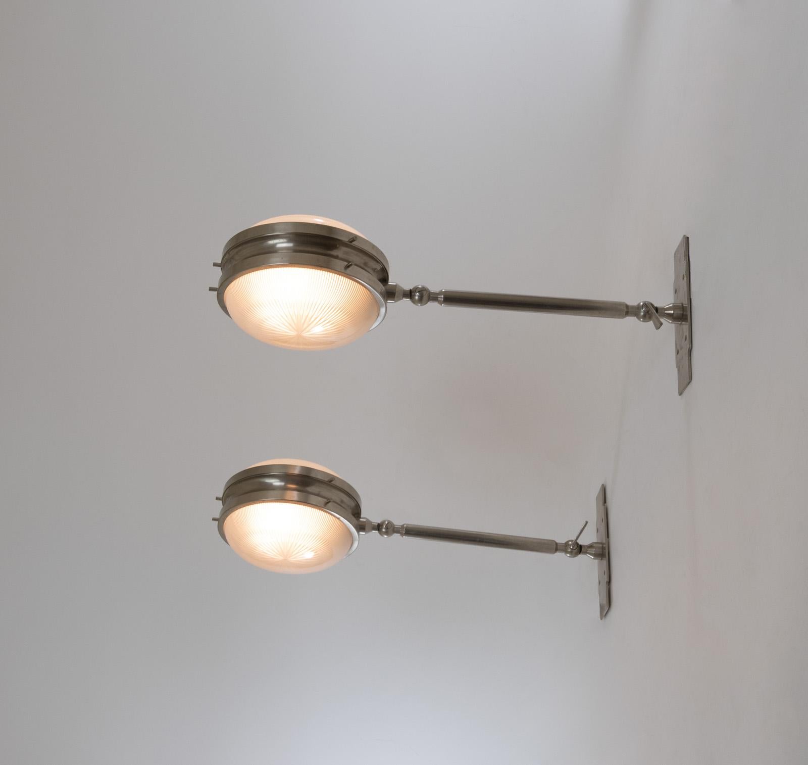 A pair of Gamma wall lamps designed by Sergio Mazza for Italian lighting manufacturer Artemide in the 1960s.

The lamps are adjustable. Two hinges, at the beginning and end of the rod, allow the lamps to be adjusted in different ways.

Artemide