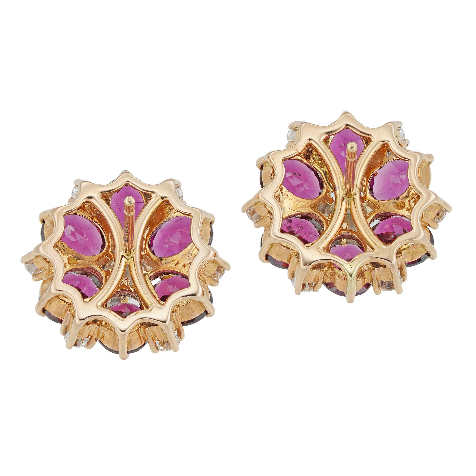 Paar Granat- und Diamant-Ohrringe (Moderne) im Angebot