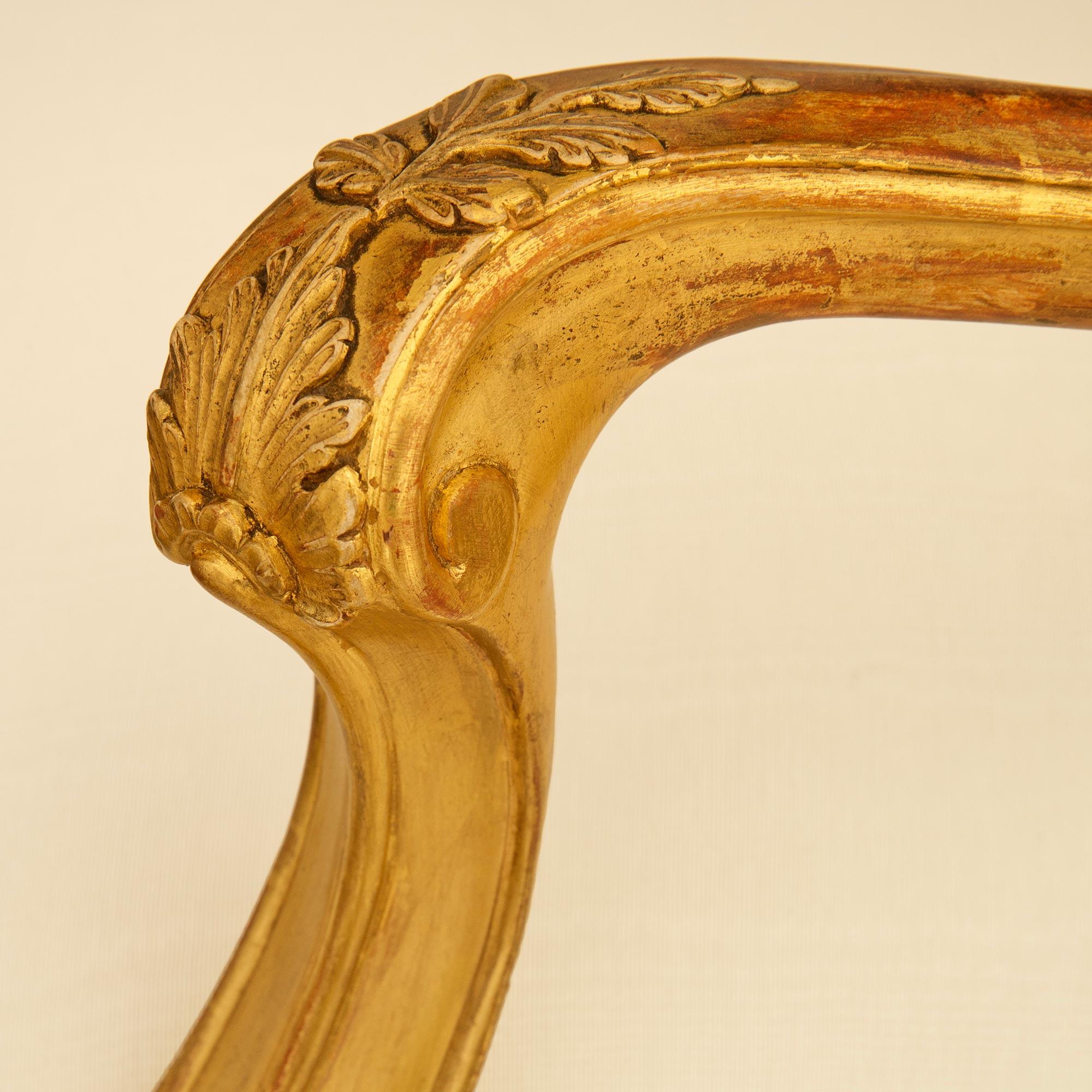 Paire de fauteuils génois du XIXe siècle en bois doré de style Louis XV en vente 2