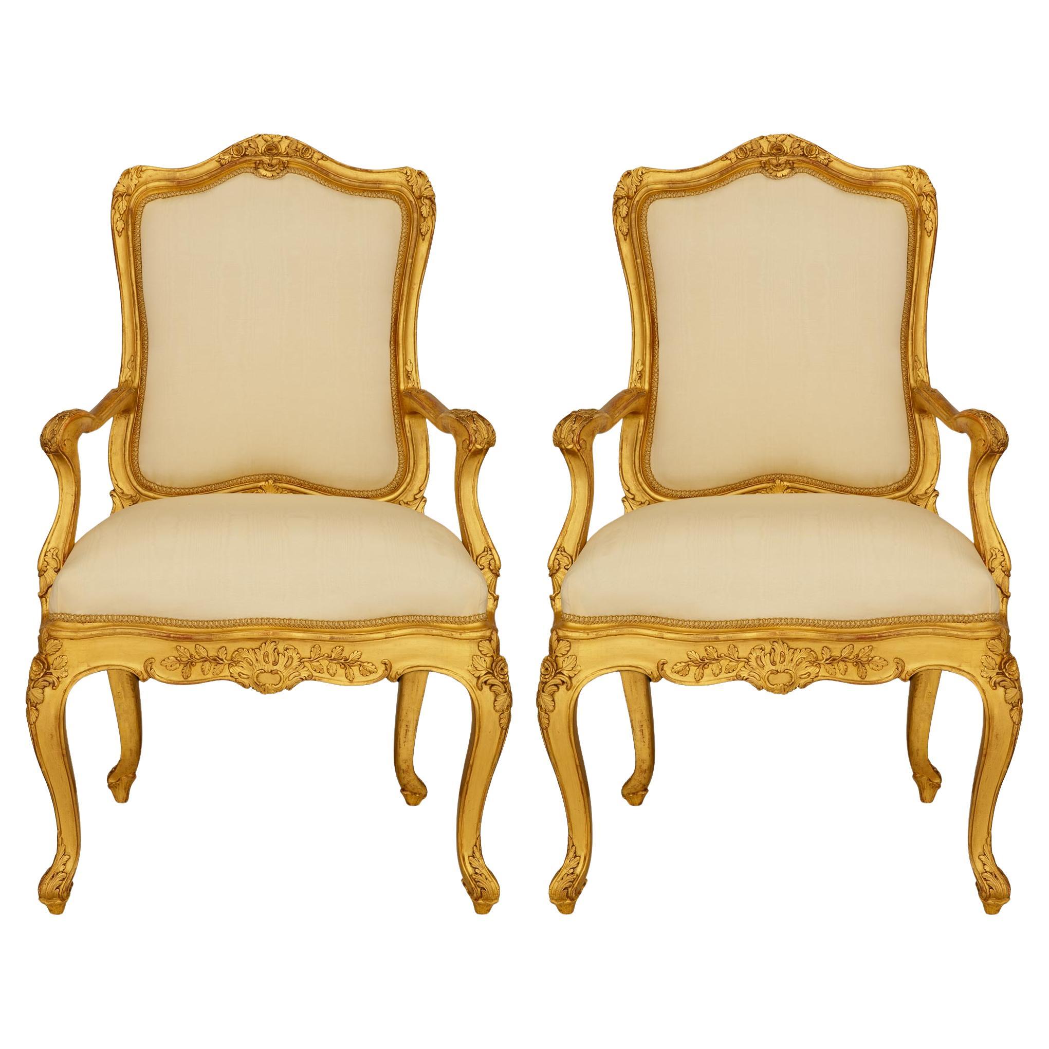 Paire de fauteuils génois du XIXe siècle en bois doré de style Louis XV en vente