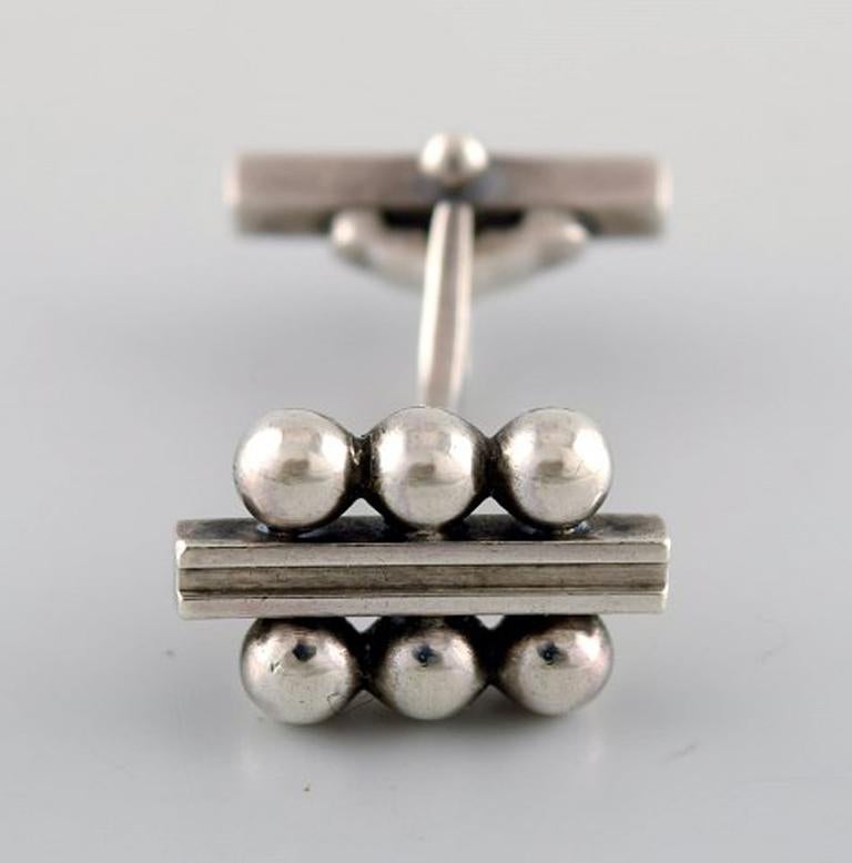 A pair of Georg Jensen art deco cufflinks in sterling silver. 1915-1930. Model number 61.
In very good condition.
Early stamp.
Measures: 16 x 11 mm