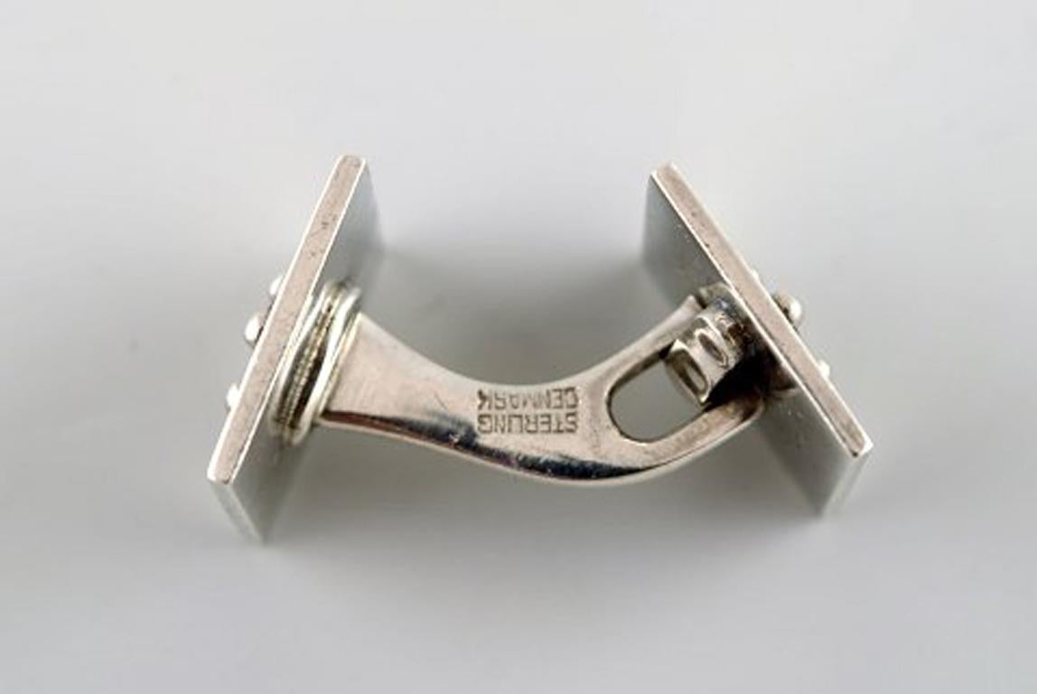 A pair of Georg Jensen art deco cufflinks in sterling silver. 1933-1944. Model number 62a.
In very good condition.
Early stamp.
Measuring: 15 x 15 mm.