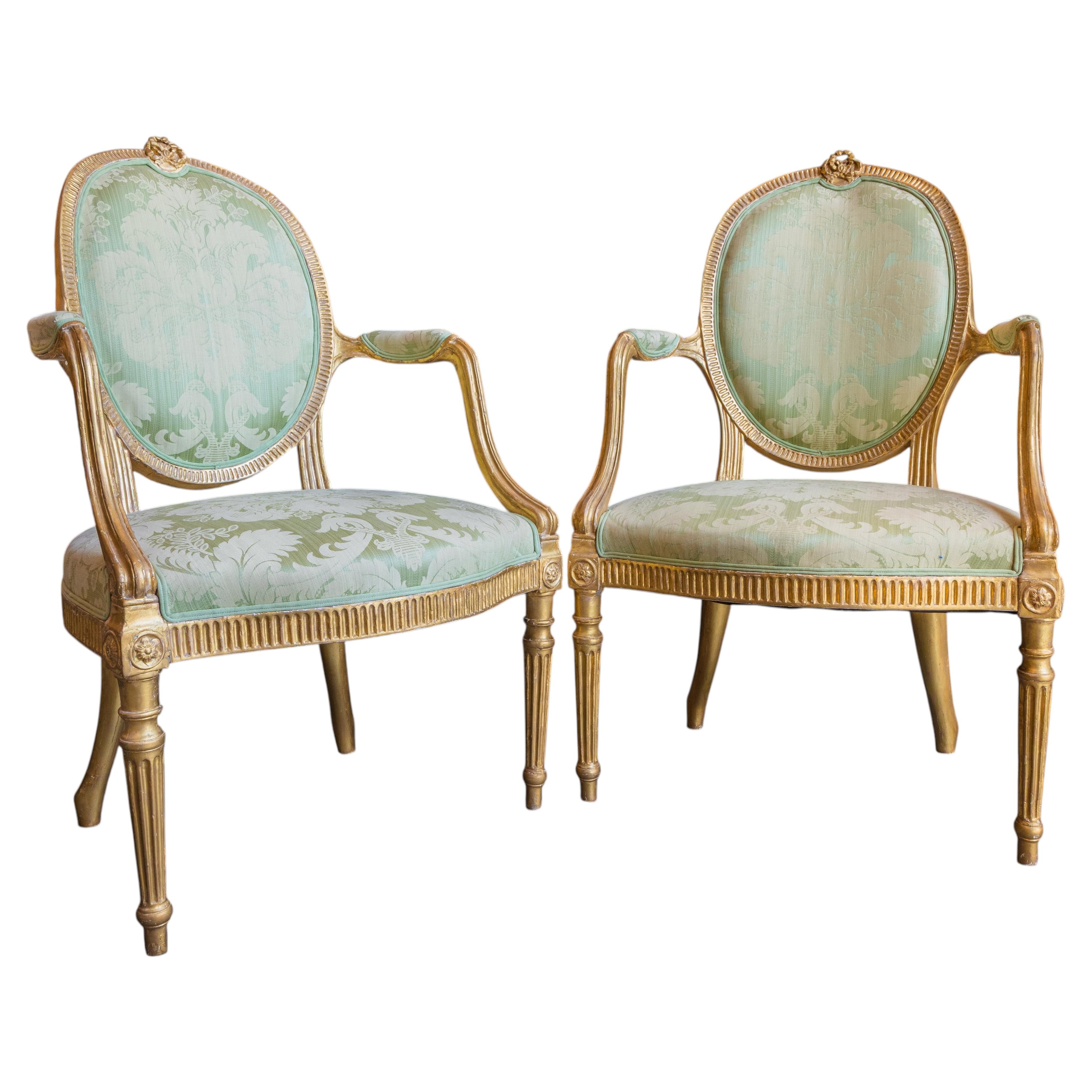 Une paire de fauteuils dorés datant de l'époque de George III en vente