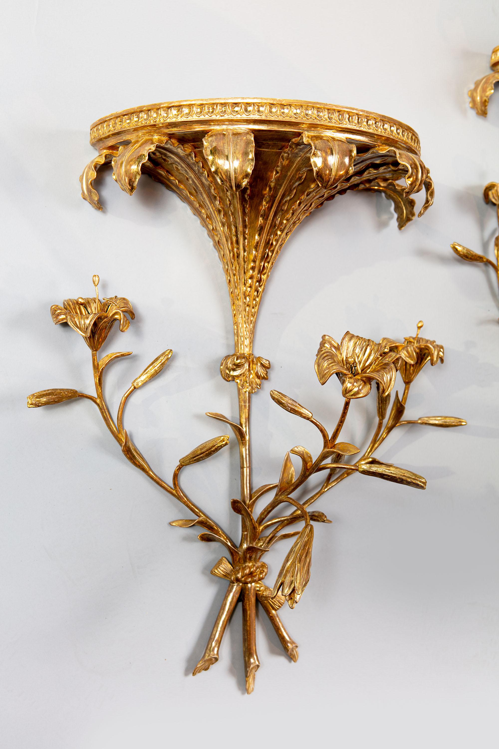 Pair of George III Giltwood Lily Wall-Brackets For Sale 3