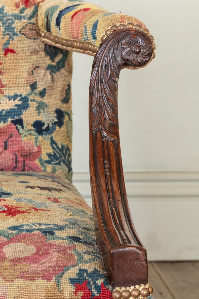 A Pair of George III Mahogany Gainsborough Chairs, with Needlepoint Upholstery In Good Condition For Sale In London, GB