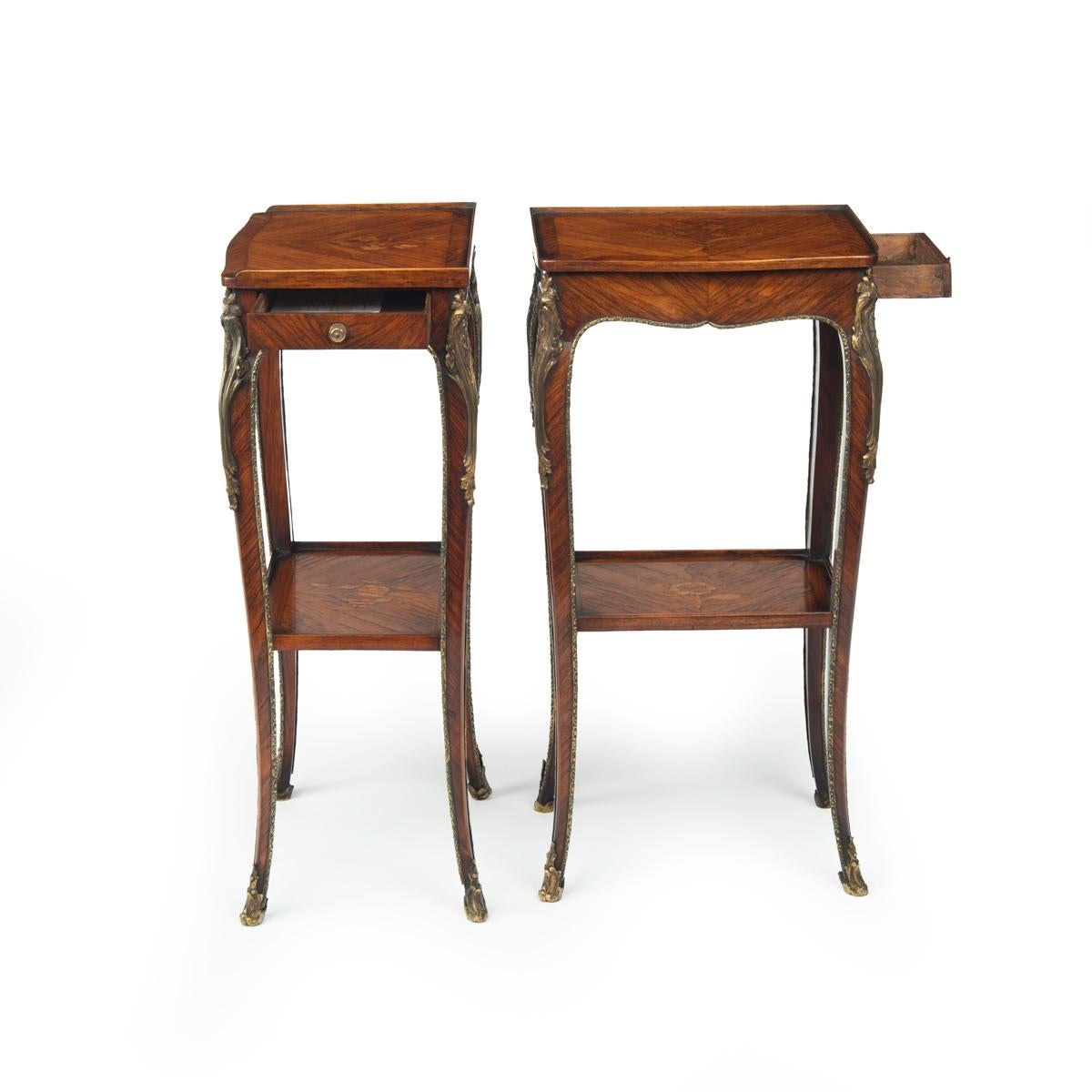 Fin du XVIIIe siècle Paire de tables en marqueterie de style français George III en vente