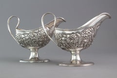 Coppia di salsiere irlandesi con piedistallo di Giorgio III, Dublino, 1789