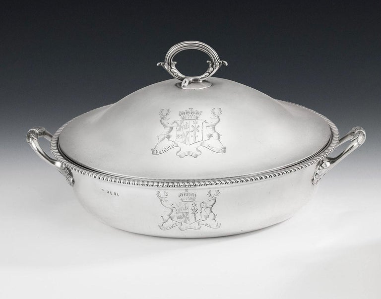 English Pair of George III Serving Dishes Made in London in 1794 by Henry Green For Sale