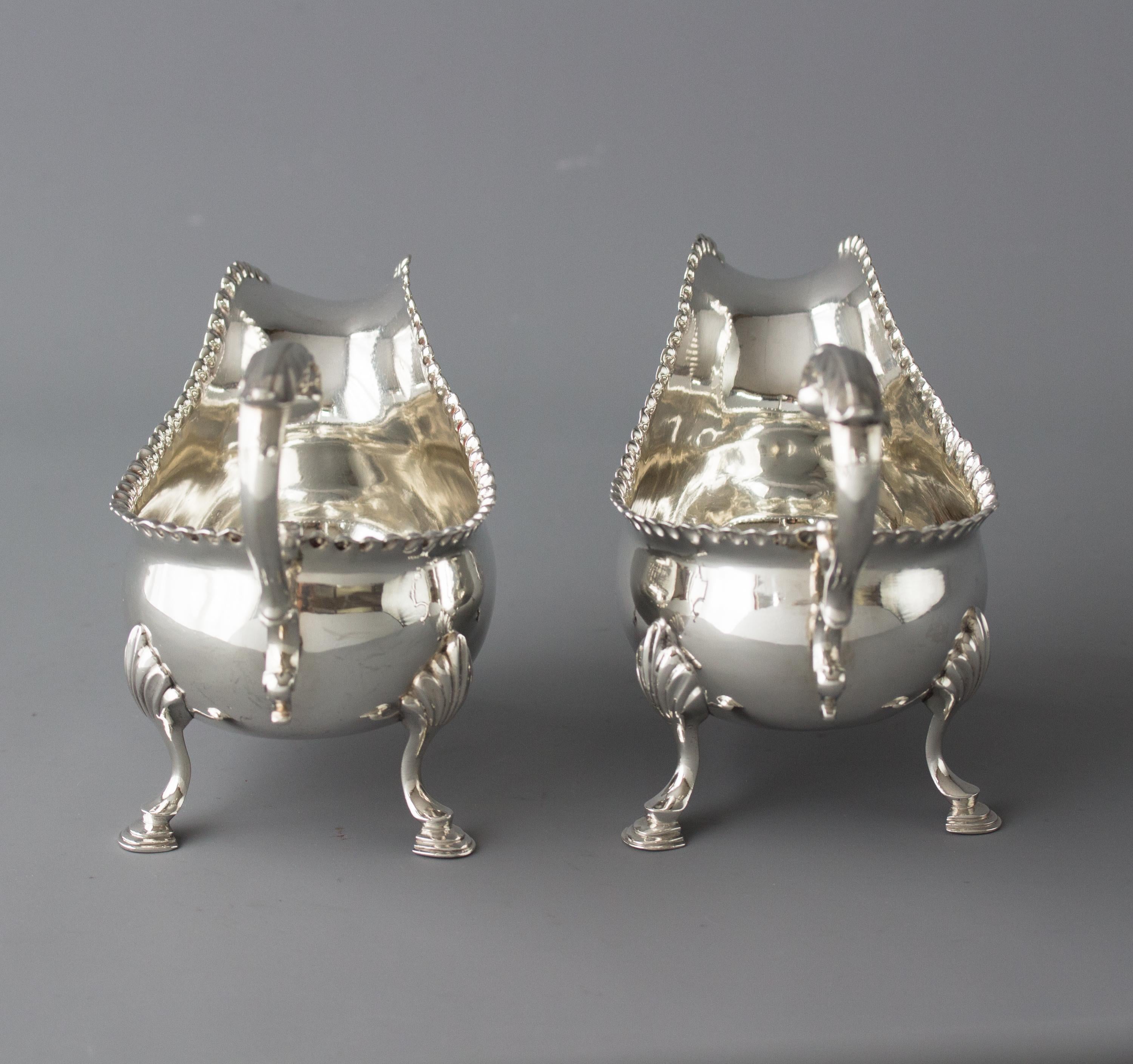 A Pair of George III Silver Sauce Boats, London 1768 by W & J Priest In Good Condition For Sale In Cornwall, GB