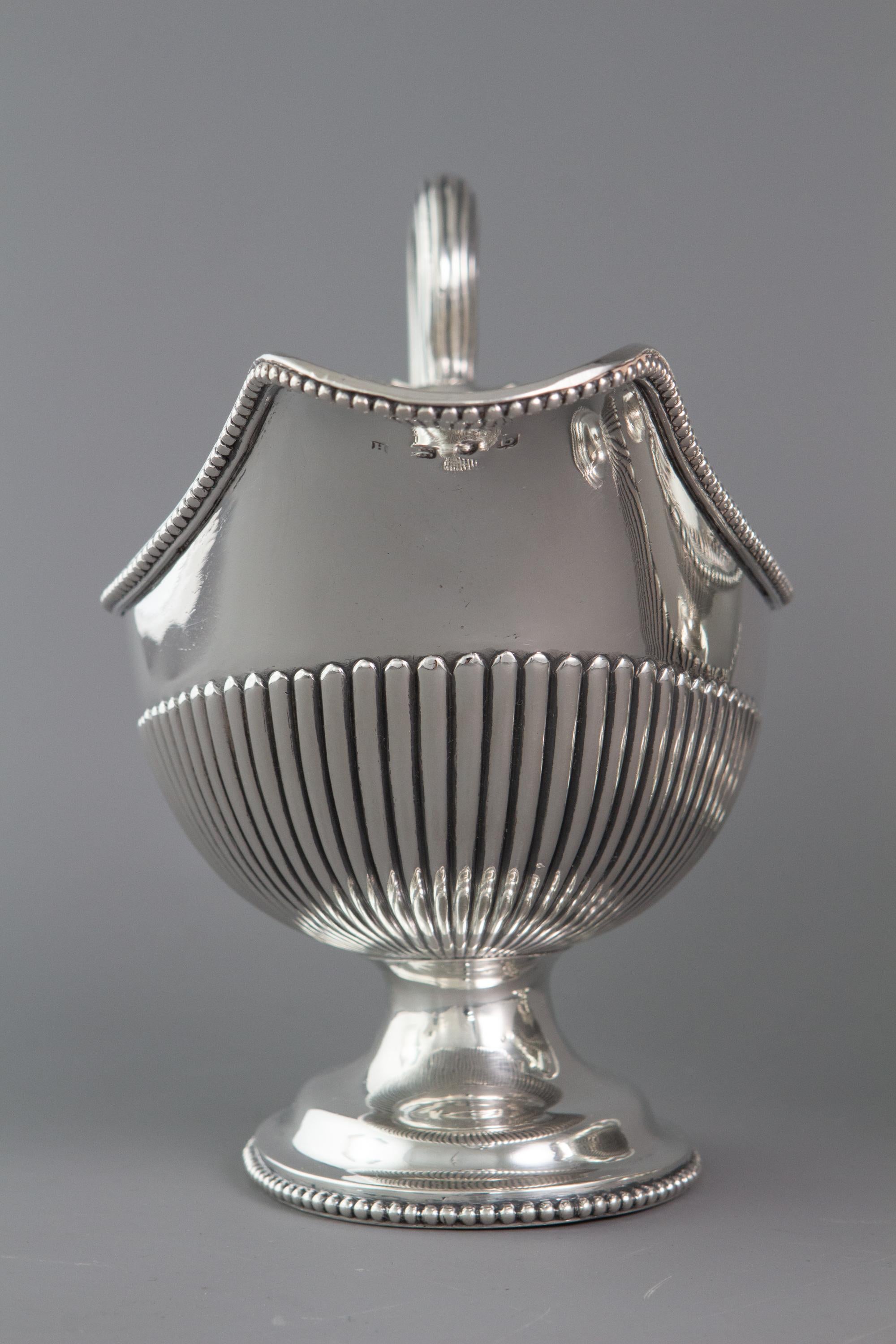Fin du XVIIIe siècle Paire de saucières en argent George III, Londres, 1777