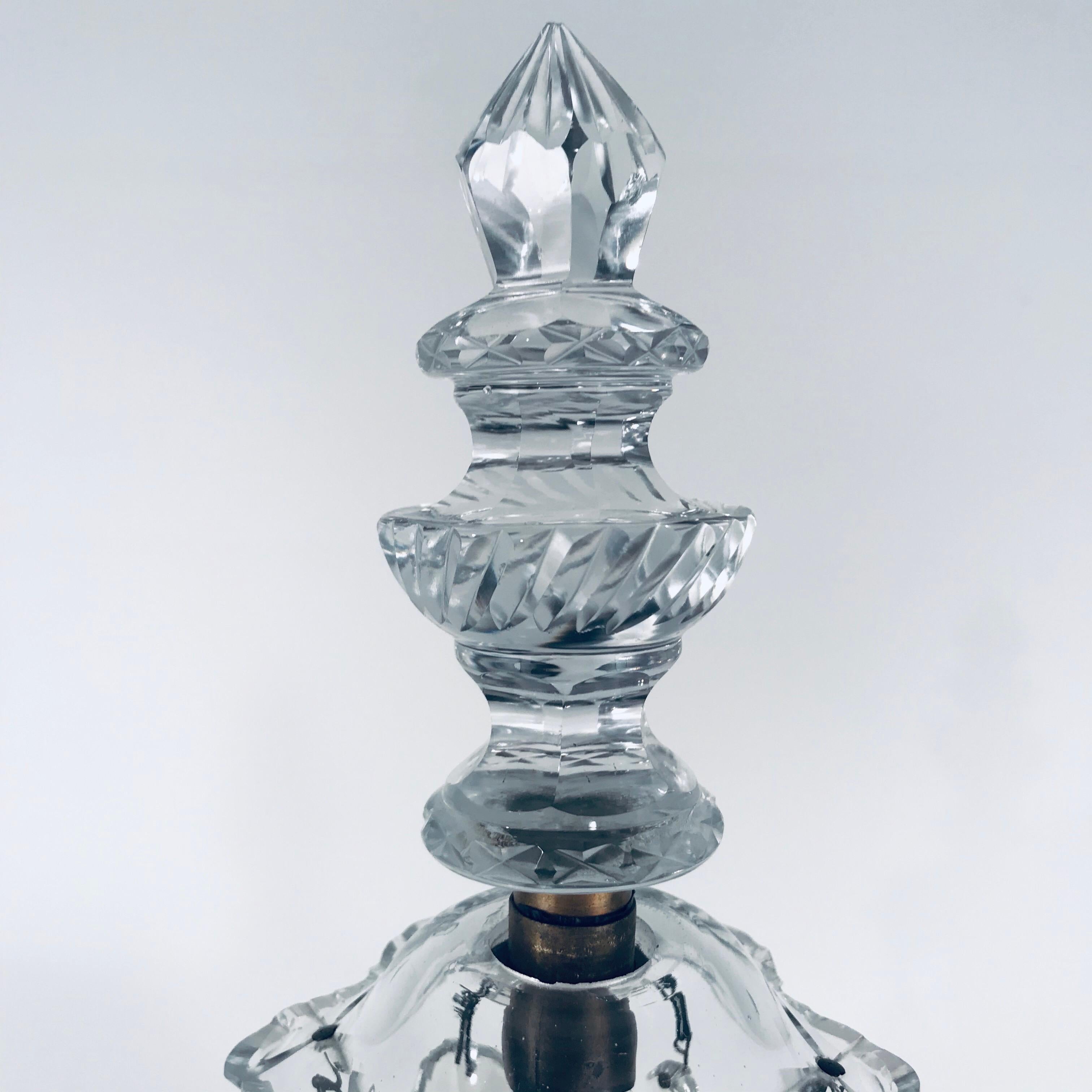 A Pair of George III Three-Light  Cut Lead Crystal Girandoles/Candelabra In Good Condition In Montreal, QC