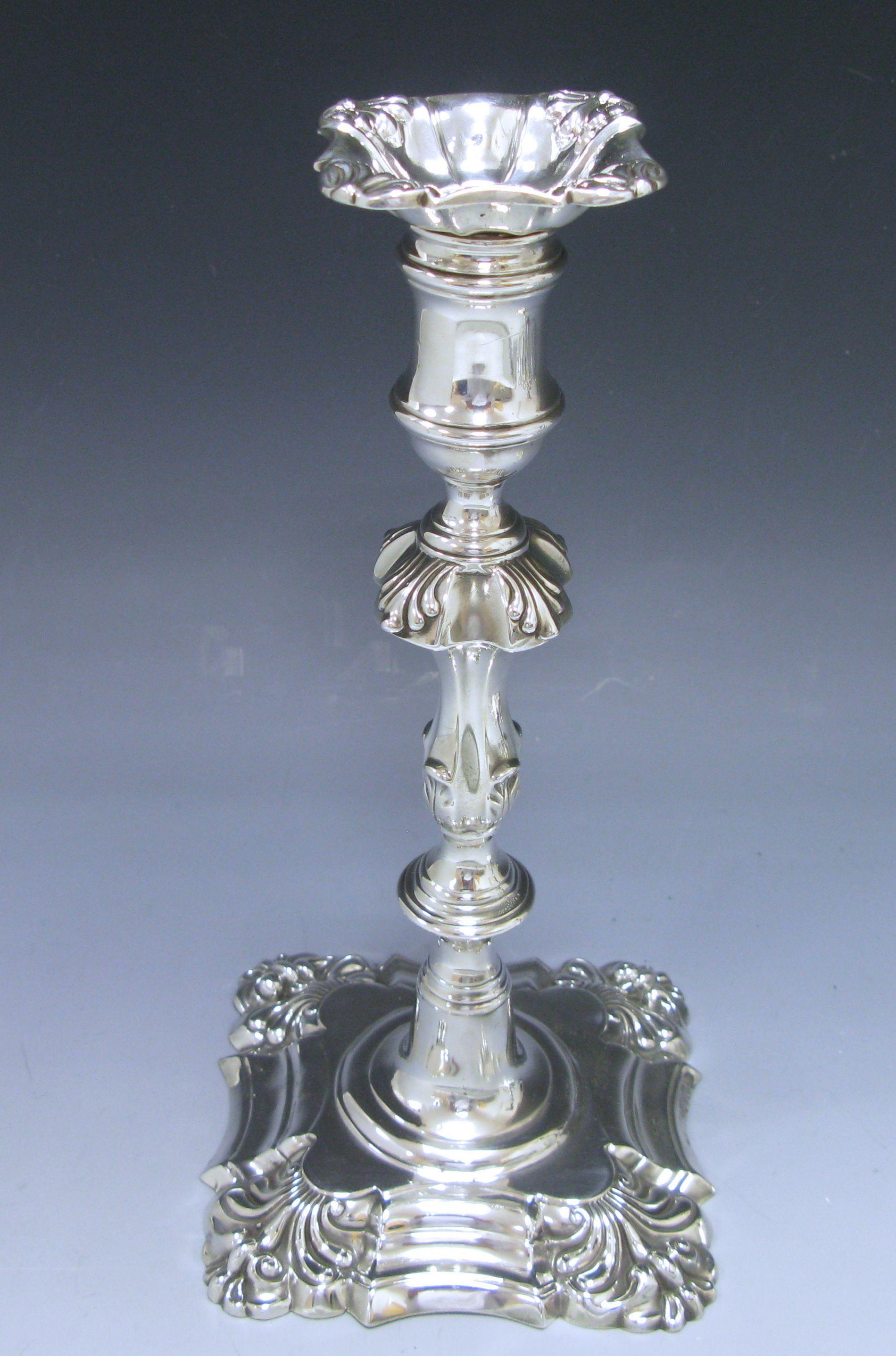 Pair of George iv Antique Silver Three-Light Candelabra In Good Condition For Sale In London, GB
