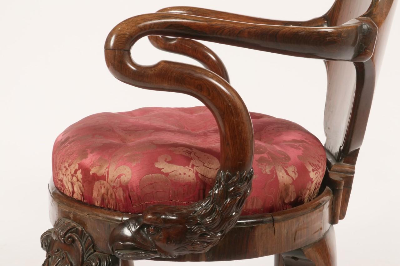 Hand-Carved Pair of George IV Mahogany Library Armchairs by Gillows, circa 1825-1830 For Sale
