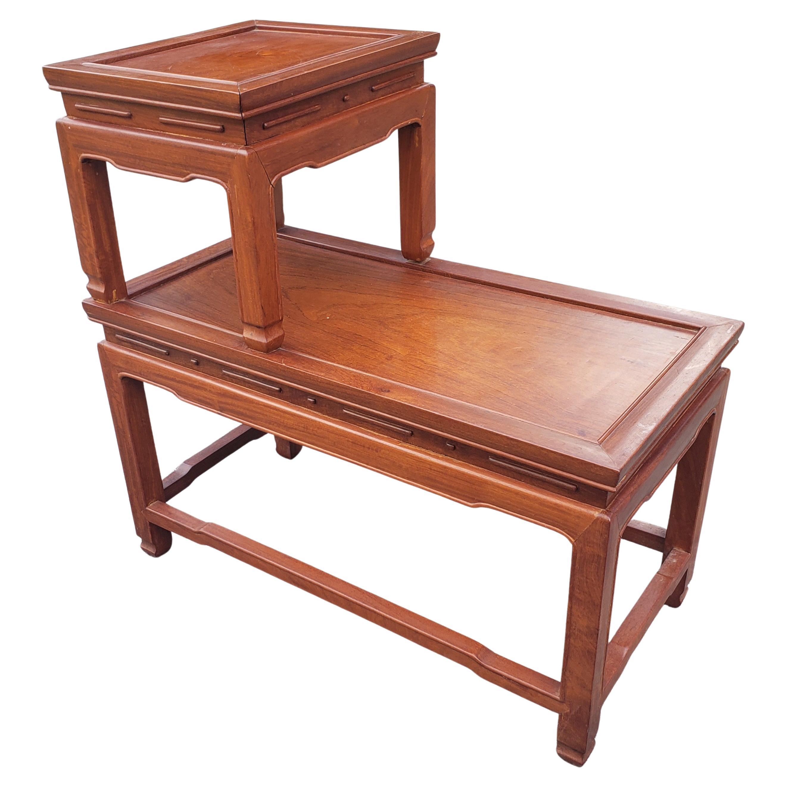 Zwei Beistelltische aus Palisanderholz mit zwei Ebenen von George Zee, ca. 1960er Jahre (Ming-Dynastie) im Angebot