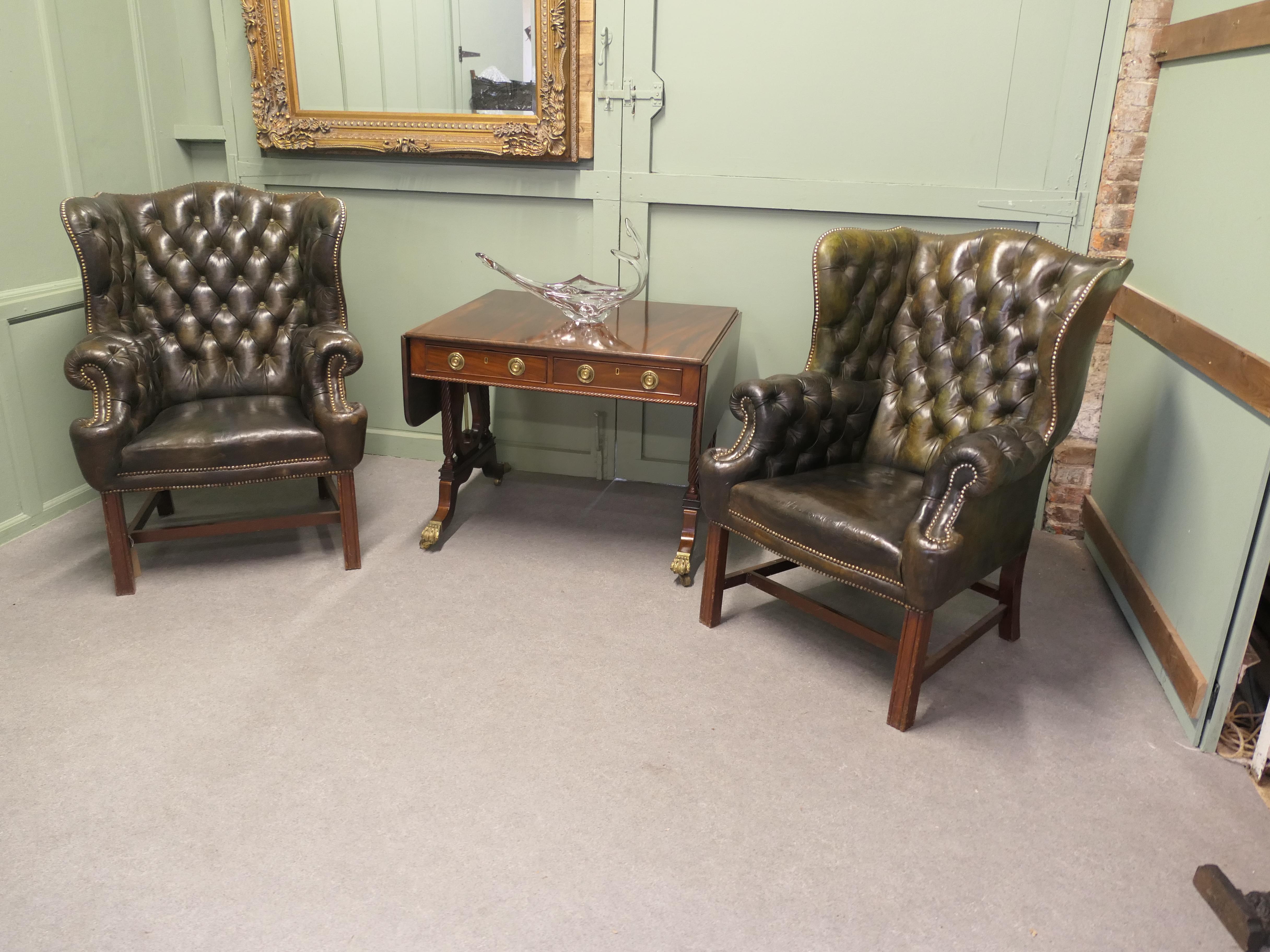 Ein Paar Georgian Style Gentleman's Wing Back Leder Chesterfield Stühle im Angebot 3