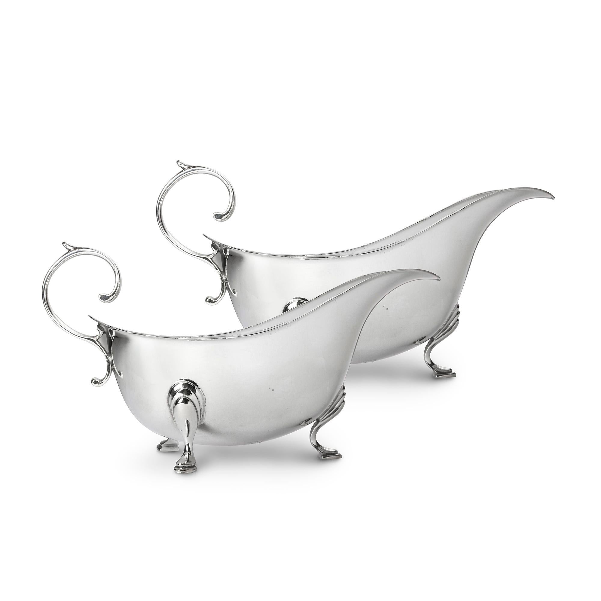 Women's or Men's Pair of Georgian Style Sterling Silver Sauceboats For Sale