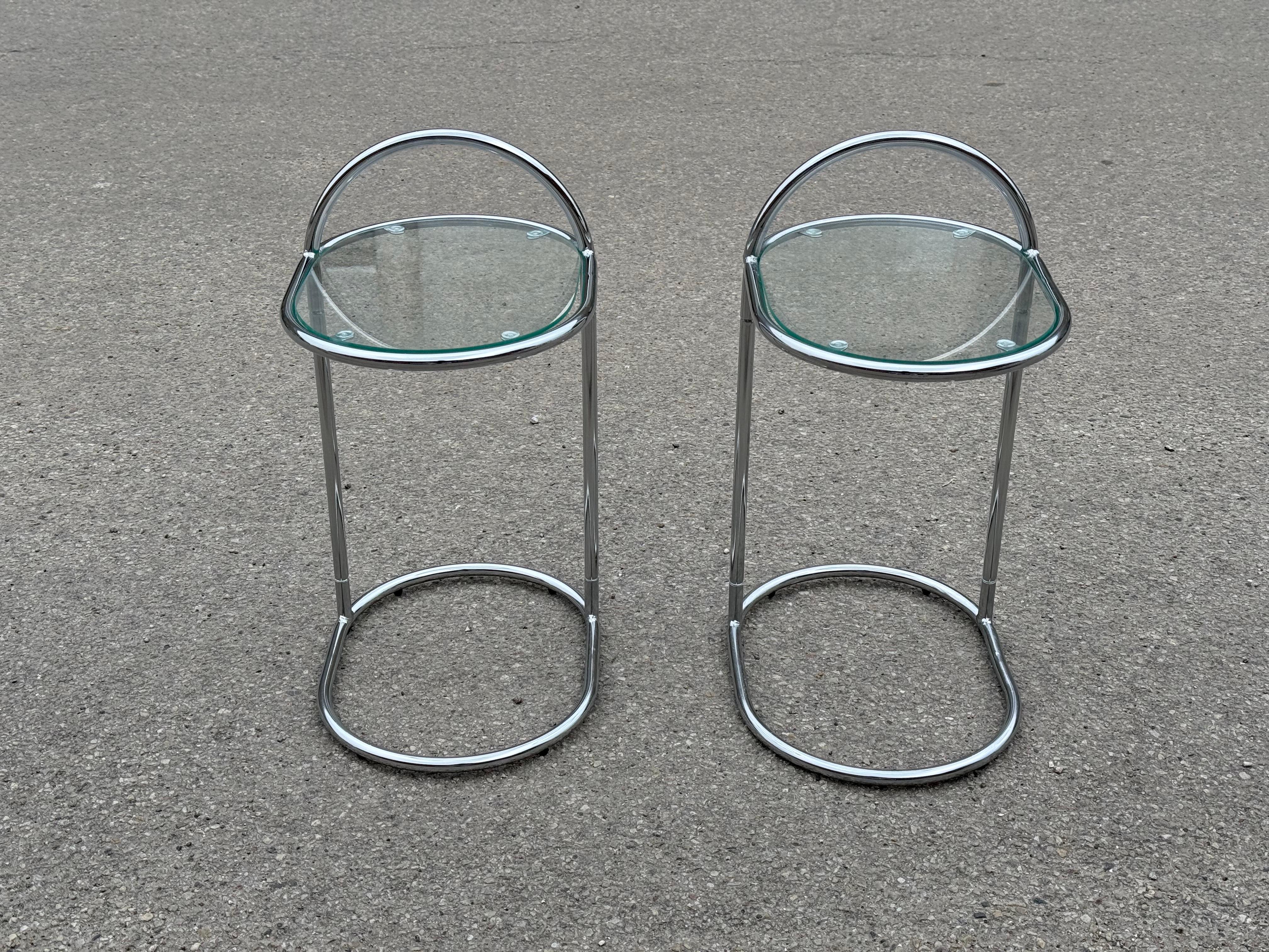 a pair of German 1980´s chrome and glass night stands For Sale 2