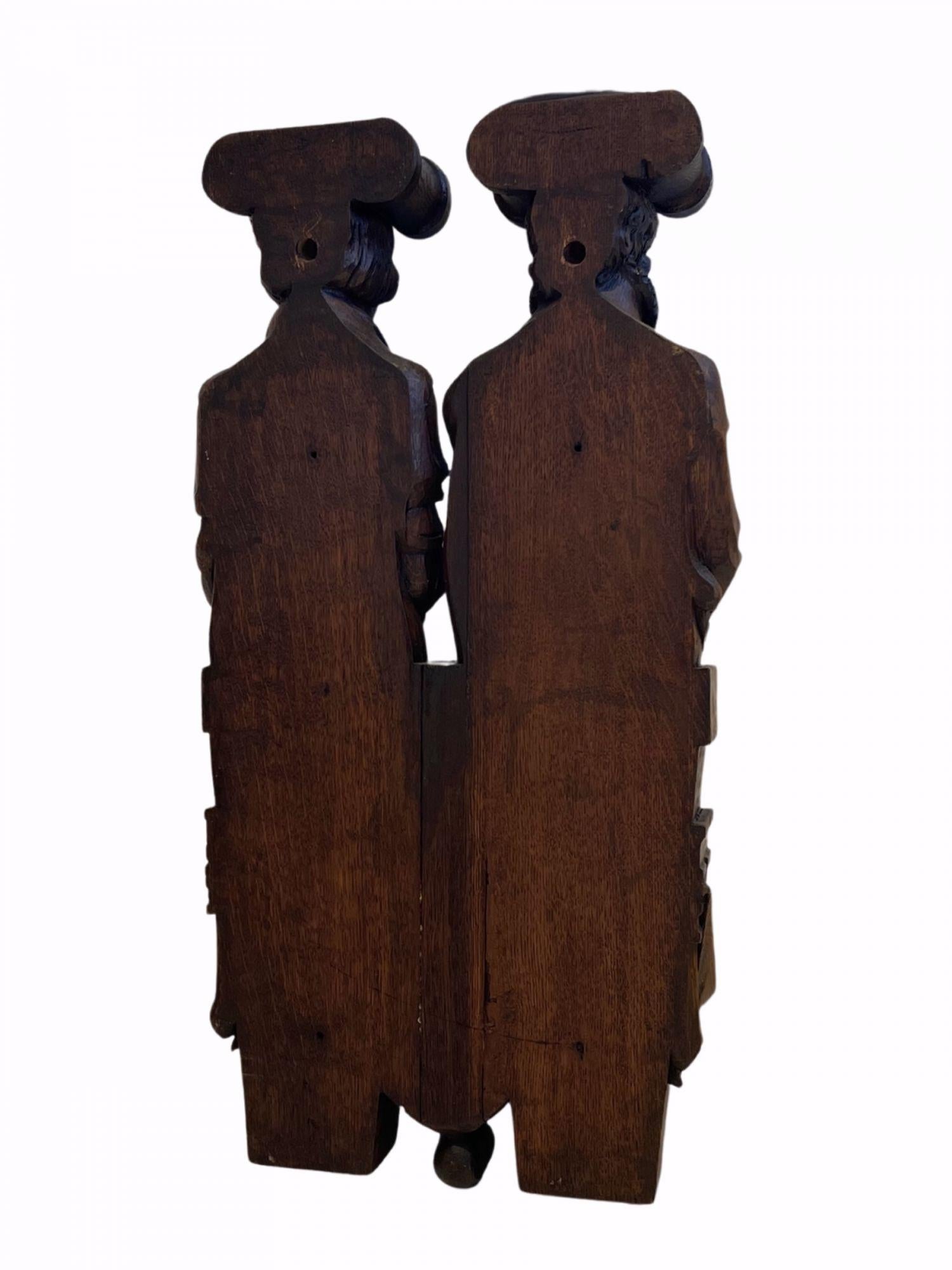 Frühes 19. Jahrhundert Paar deutsche Karyatidenfiguren aus Eiche mit Darstellung des Historismus 8