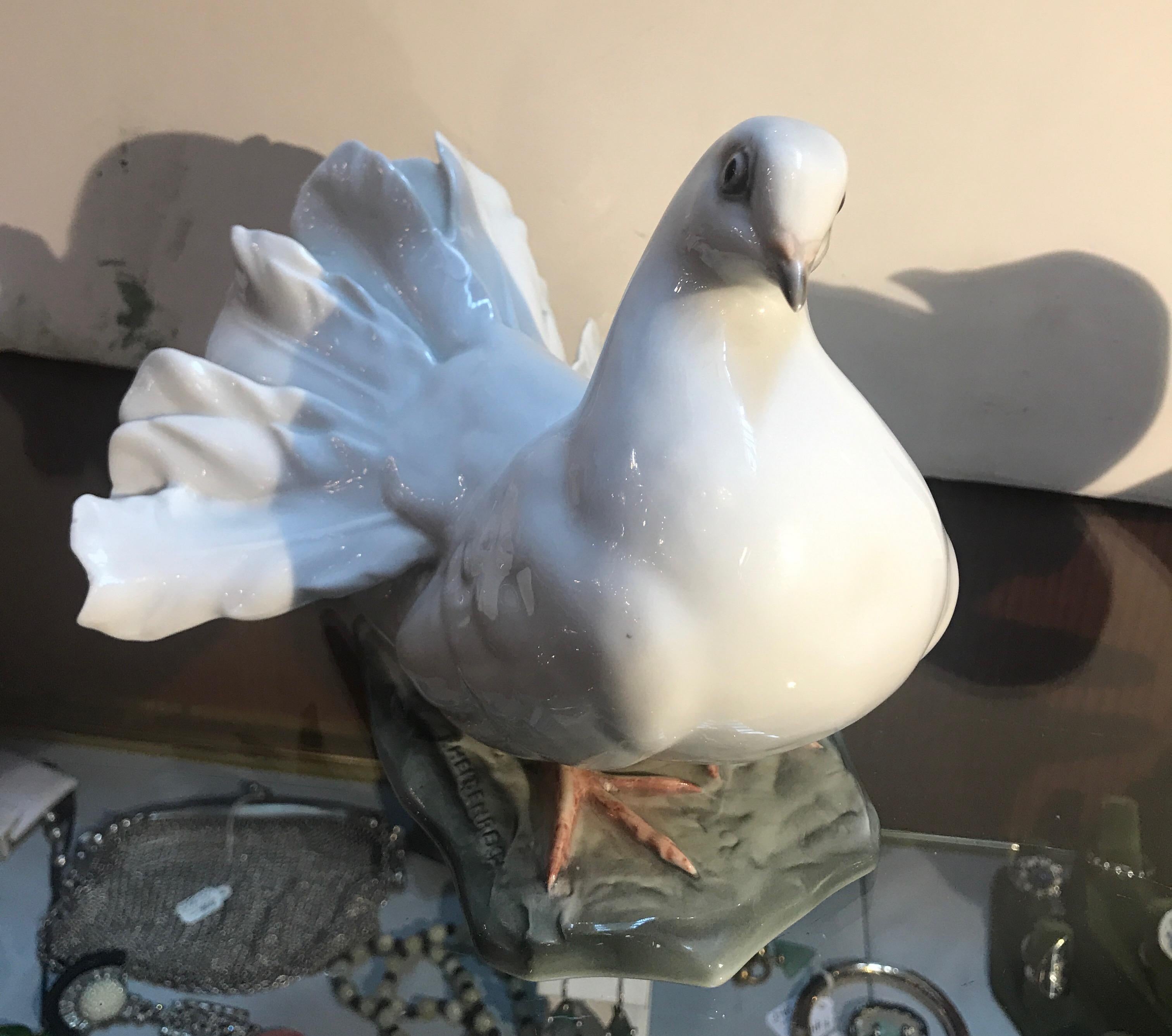 Hand-Painted Pair of German Porcelain White Doves, 1930s