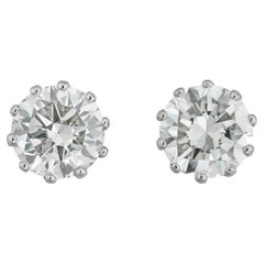 Un par de pendientes de diamantes con certificado GIA