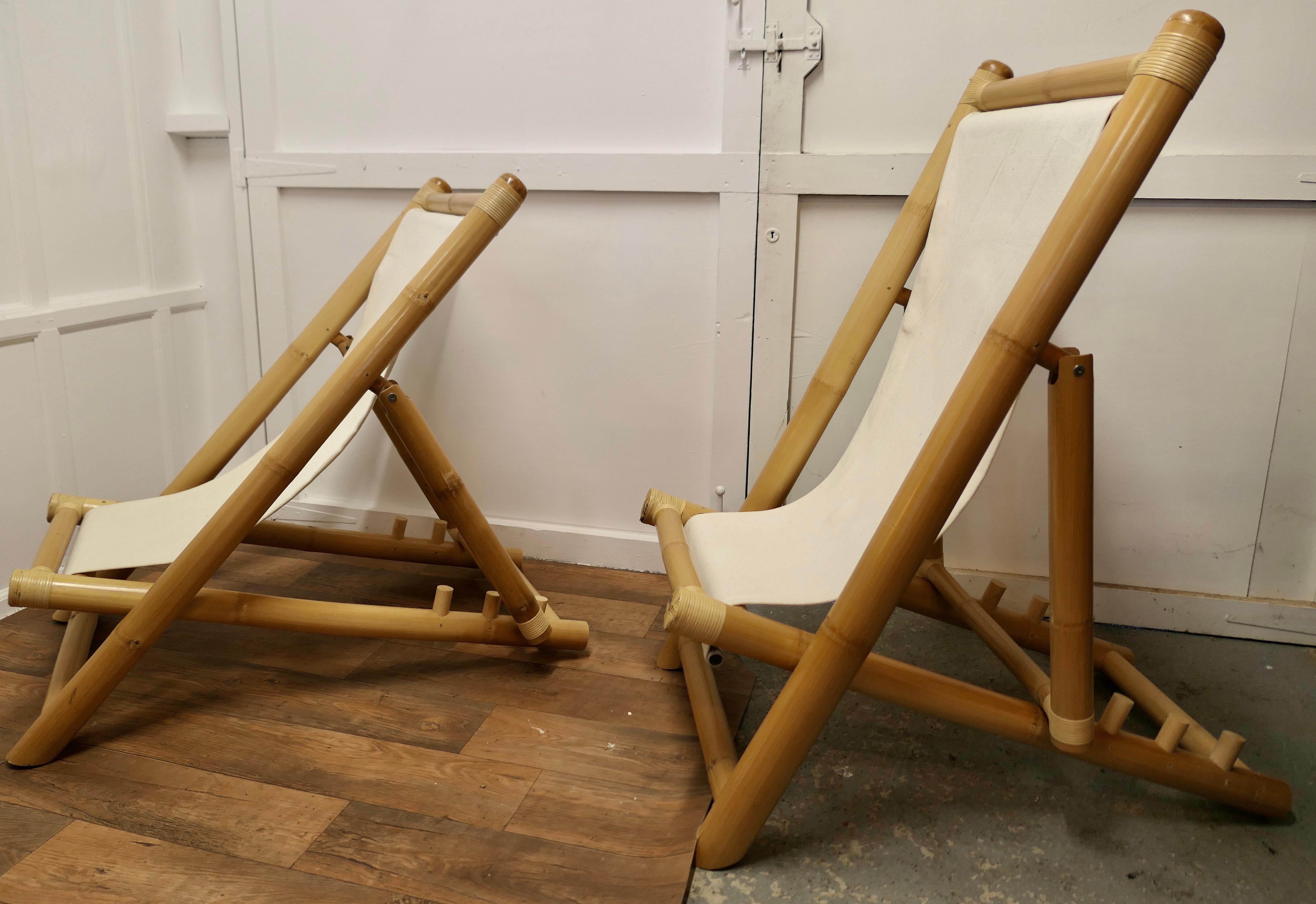 Pair of Giant Bamboo Deck Chair Set with Coffee Table In Good Condition For Sale In Chillerton, Isle of Wight