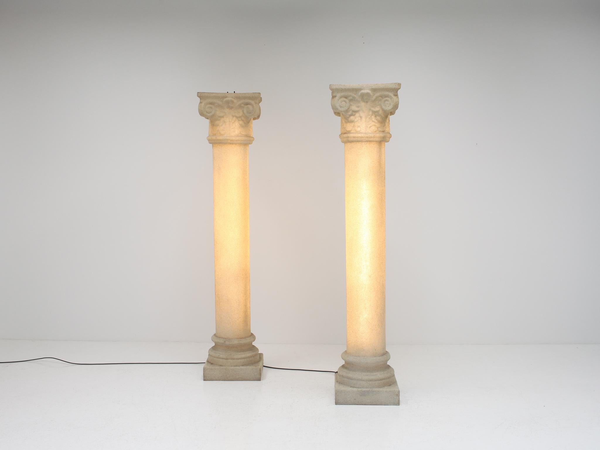 Ein Paar 6,5 Fuß hohe Säulenlampen von Andre Cazenave für Singleton Italien, 1970er Jahre (Moderne der Mitte des Jahrhunderts) im Angebot