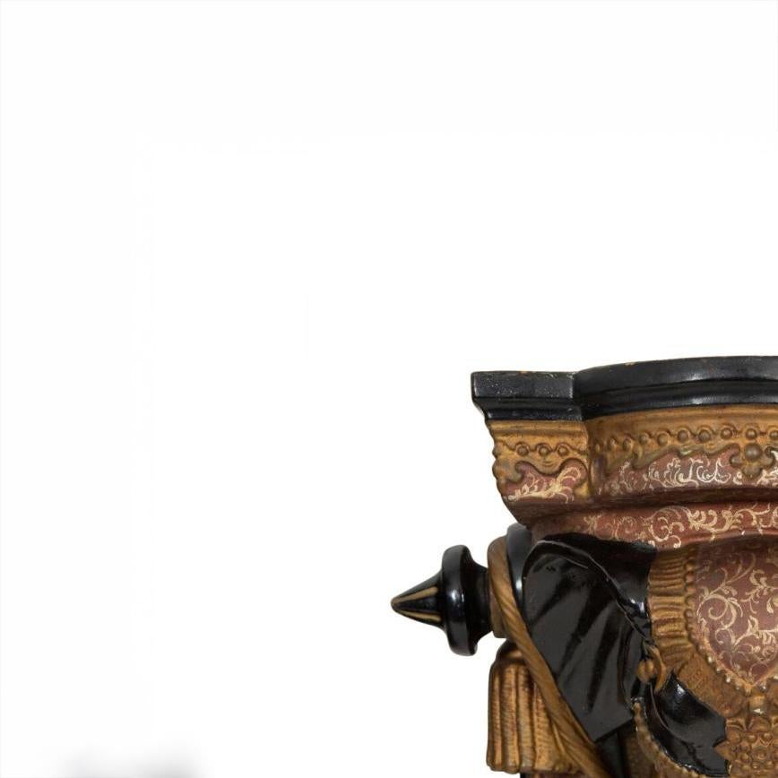 Doré Paire de supports muraux en forme d'éléphant peints et dorés en vente