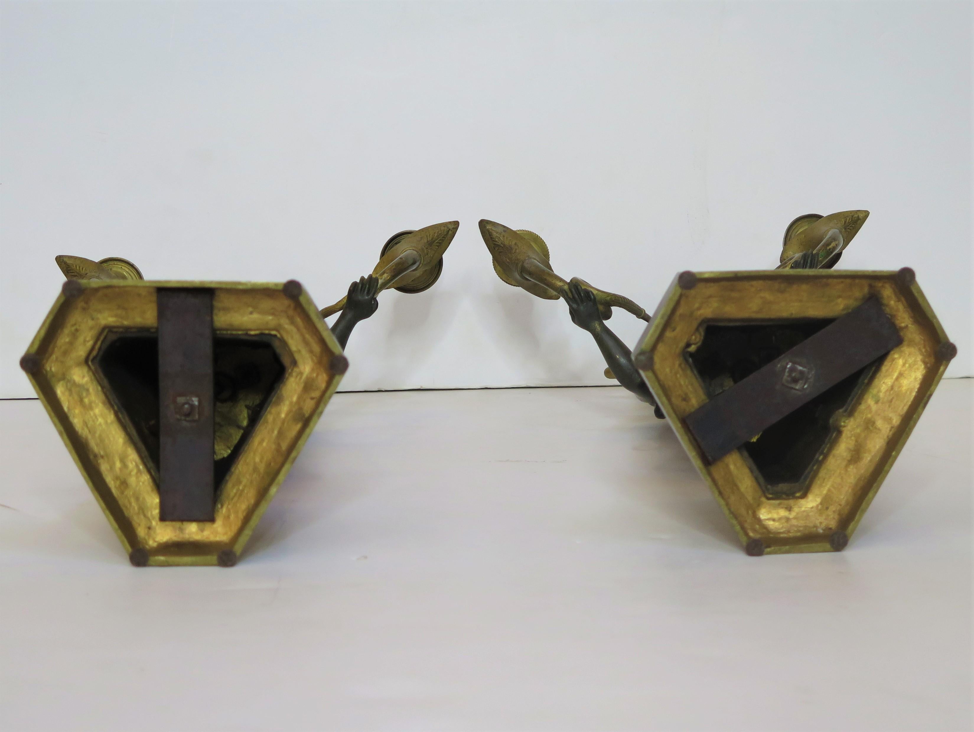 Paire de candélabres en bronze doré et patiné 8