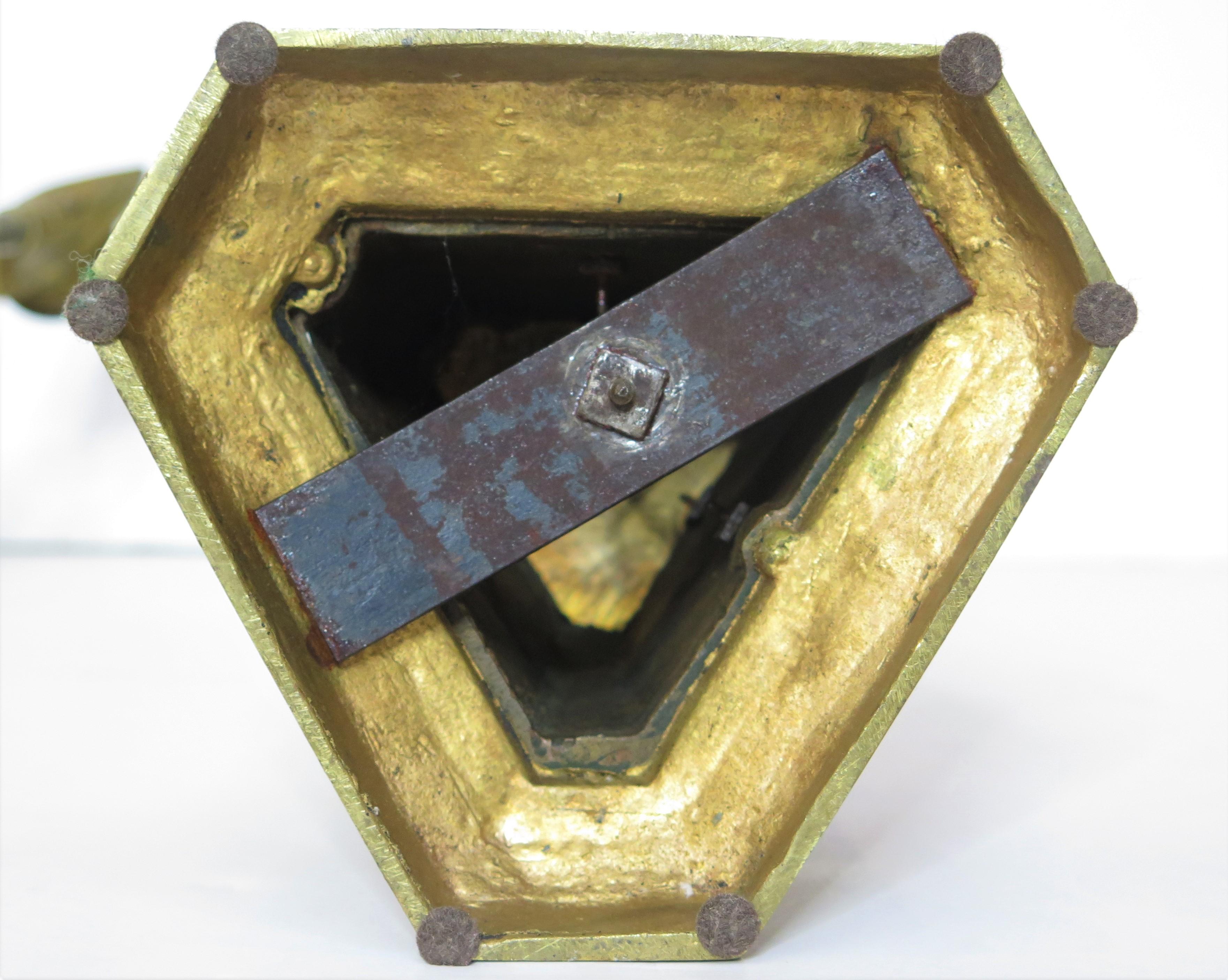 Paire de candélabres en bronze doré et patiné 9
