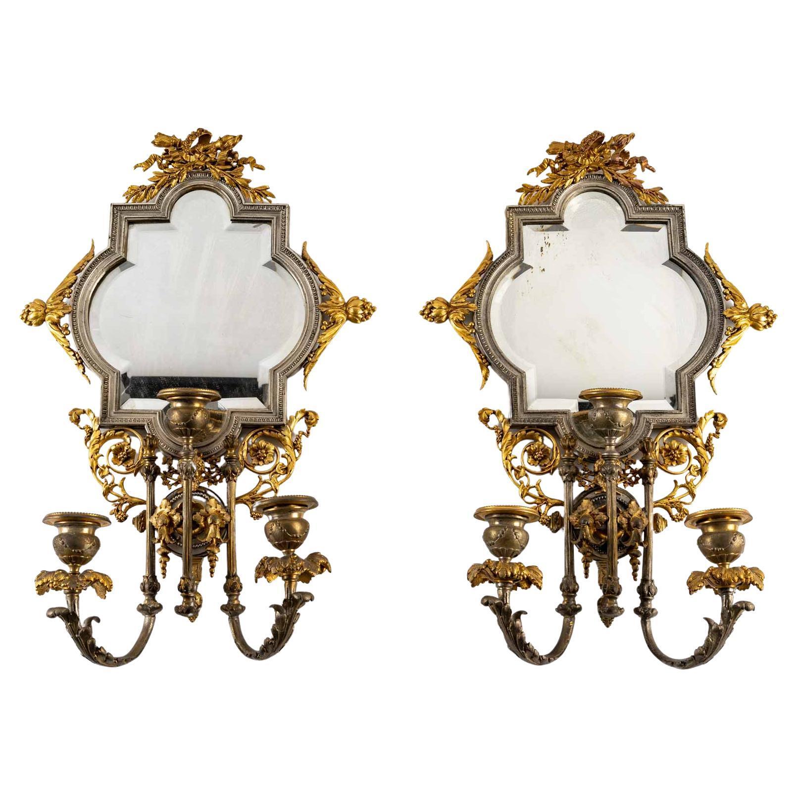 A pair of gilt and silvered bronze sconces, 19th century.
A pair of gilt and silver plated bronze sconces, bevelled mirror, Napoleon III period, 19th century.
Measures: H: 45 cm, W: 30 cm, D: 12 cm.
 