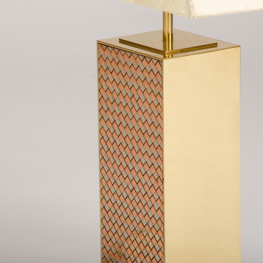 Metà XX secolo Coppia di lampade a forma di colonna in ottone dorato, circa 1980 in vendita