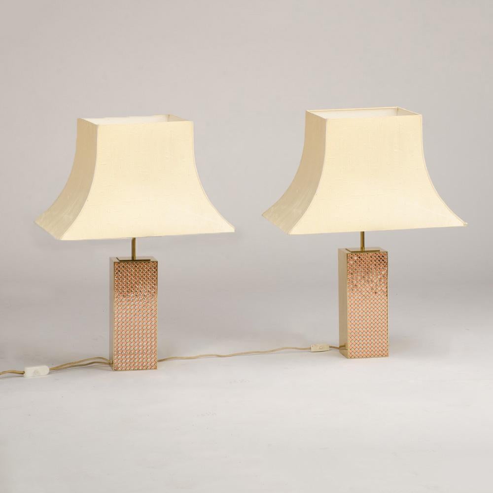 Ottone Coppia di lampade a forma di colonna in ottone dorato, circa 1980 in vendita
