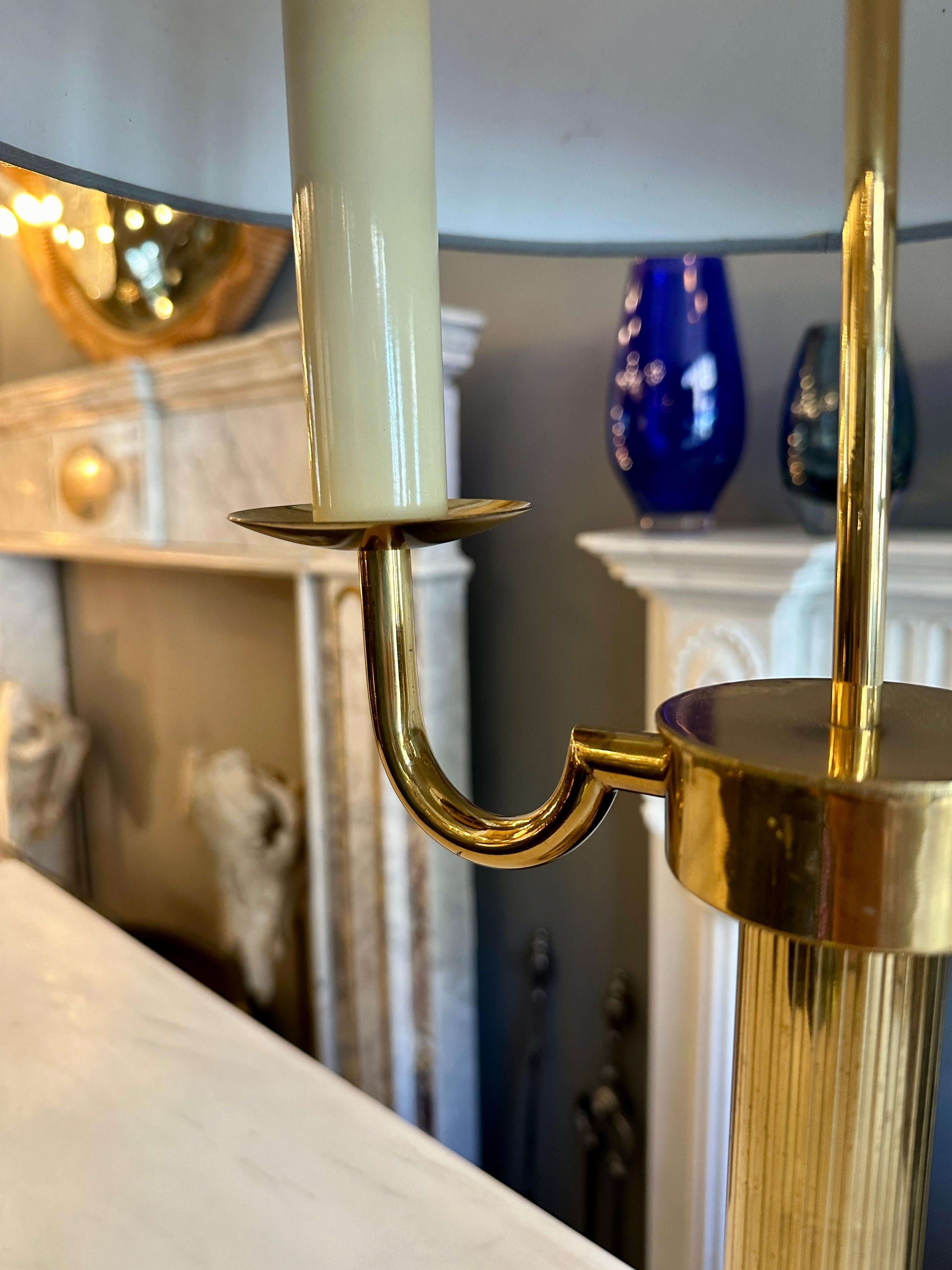 Paire de lampes à bougie de style Bouliotte française en laiton doré en vente 4