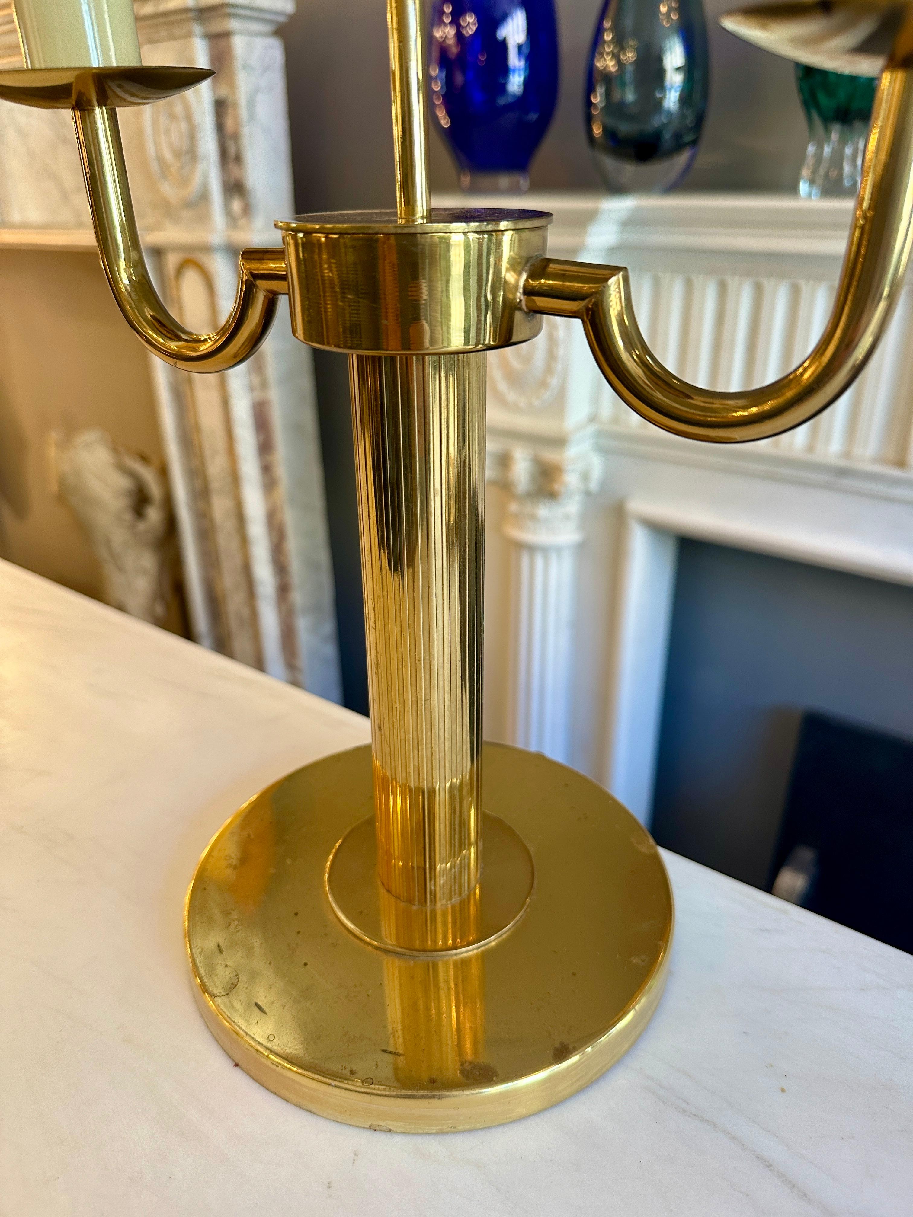 Paire de lampes à bougie de style Bouliotte française en laiton doré en vente 5