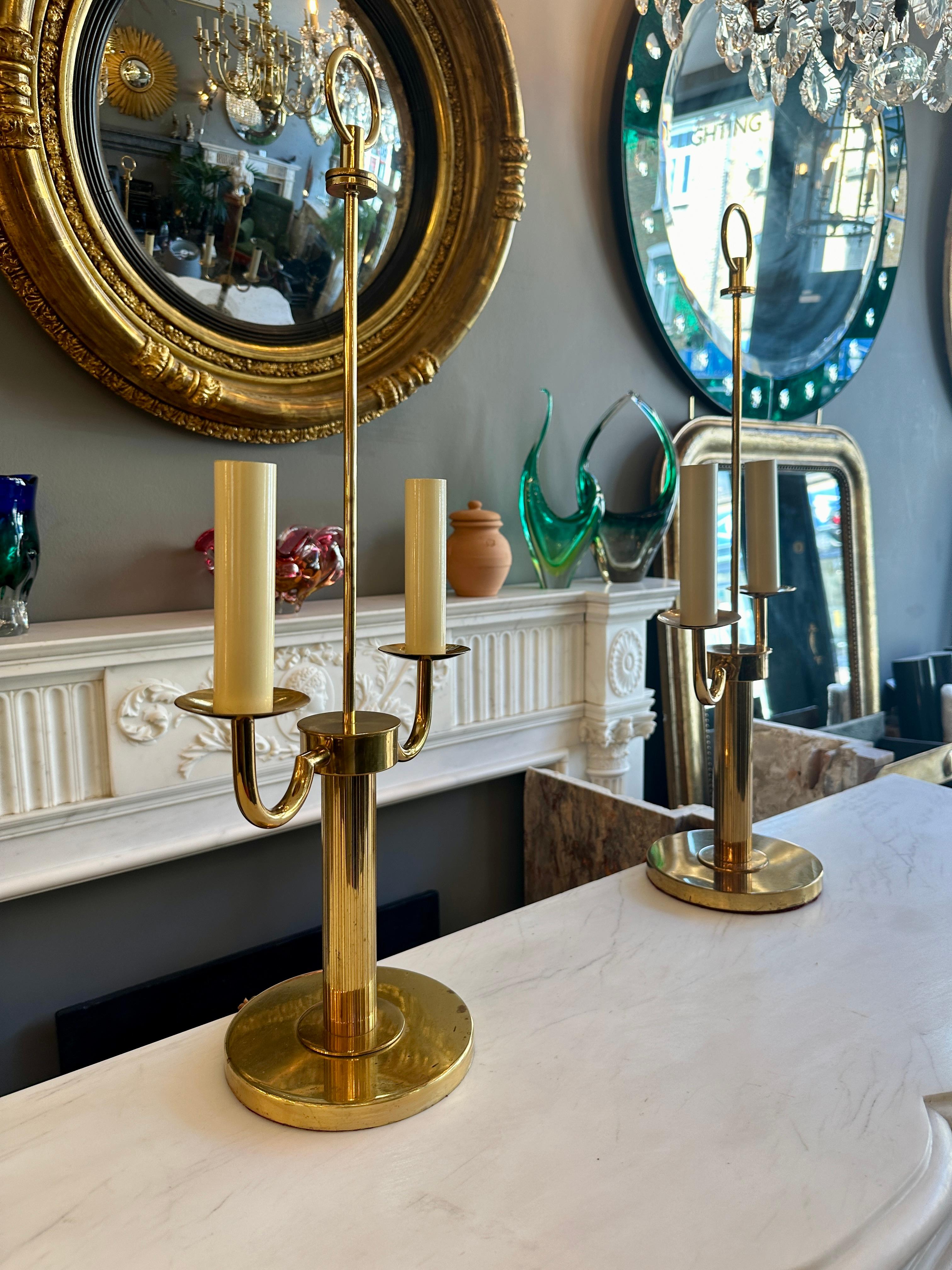 Paire de lampes à bougie de style Bouliotte française en laiton doré en vente 9
