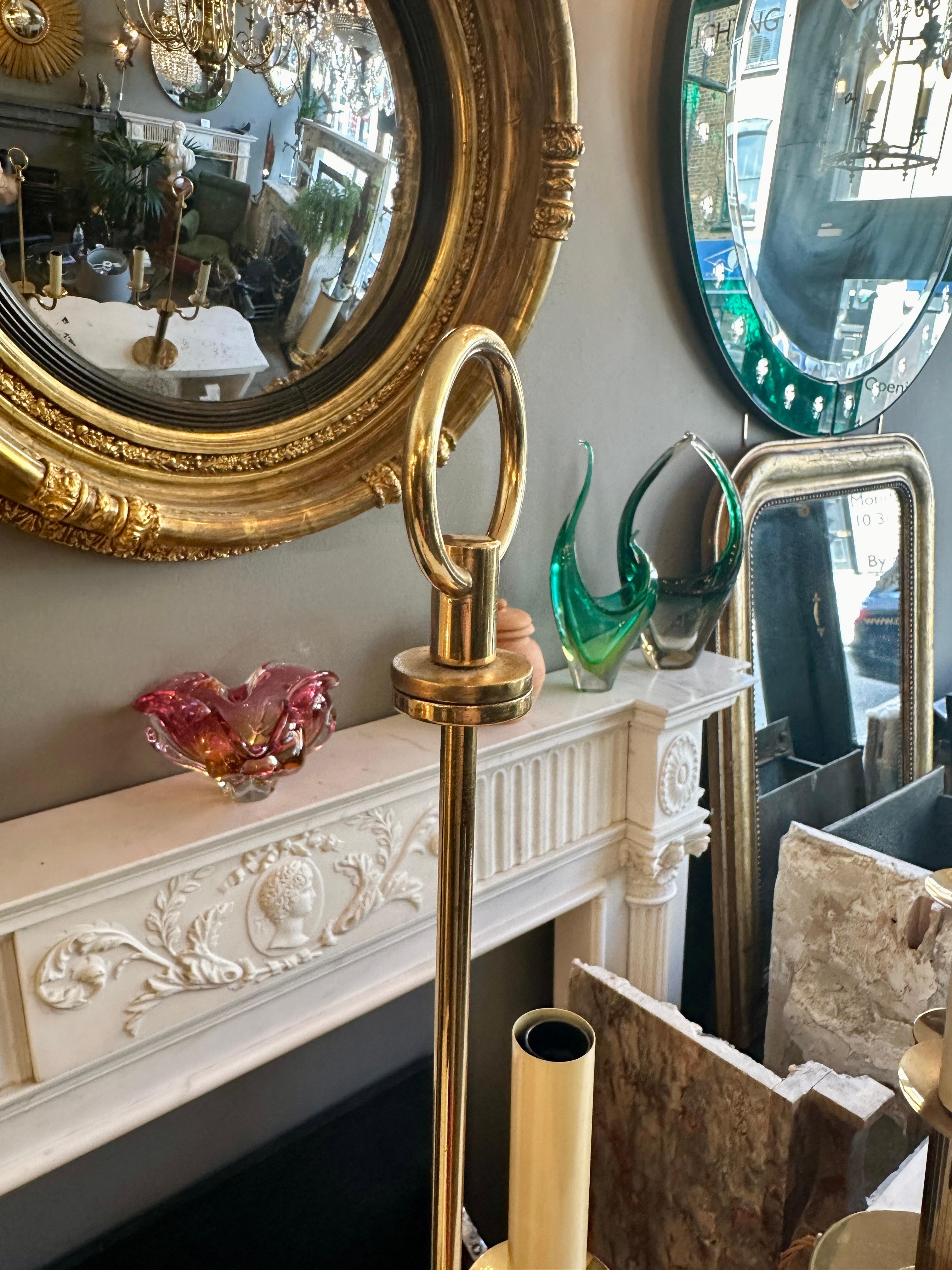Paire de lampes à bougie de style Bouliotte française en laiton doré en vente 10