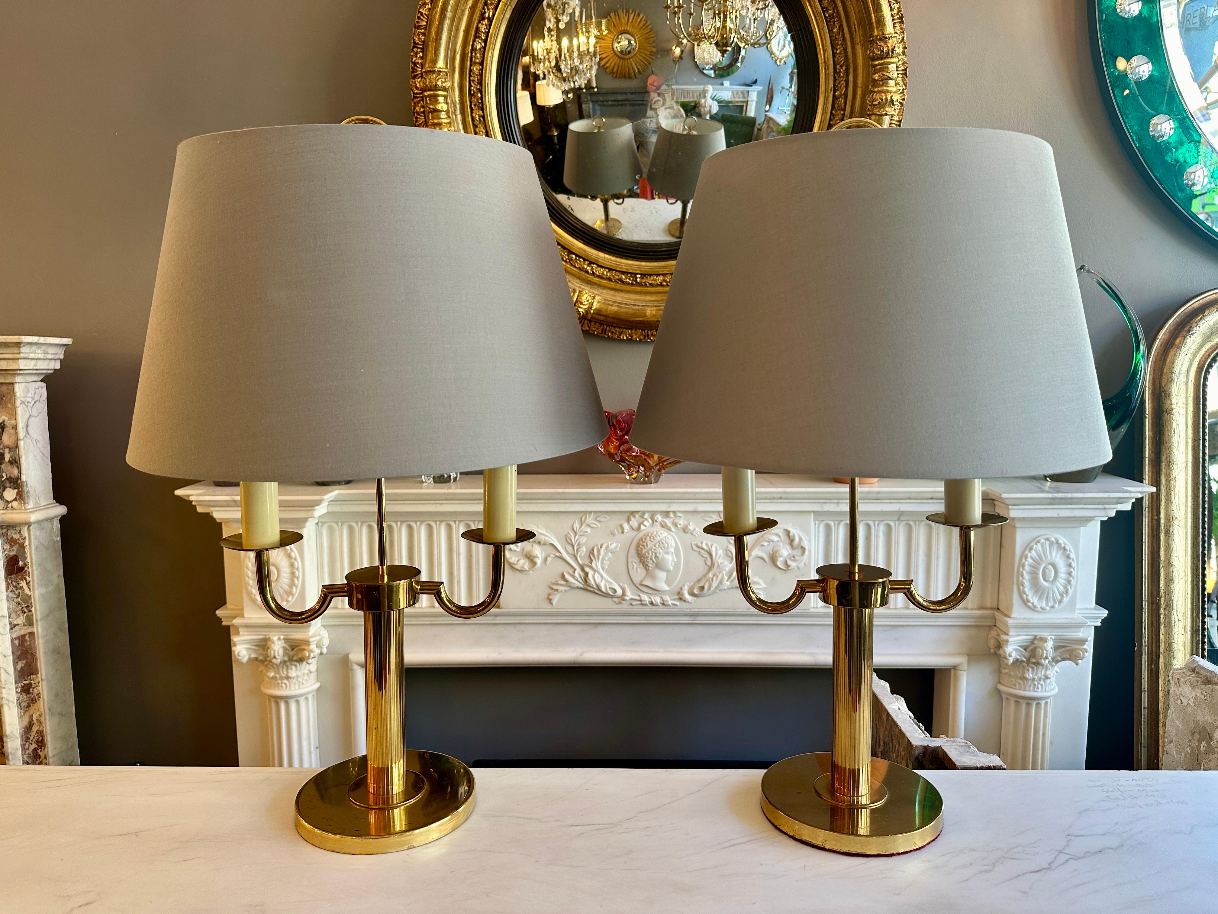 Empire Paire de lampes à bougie de style Bouliotte française en laiton doré en vente