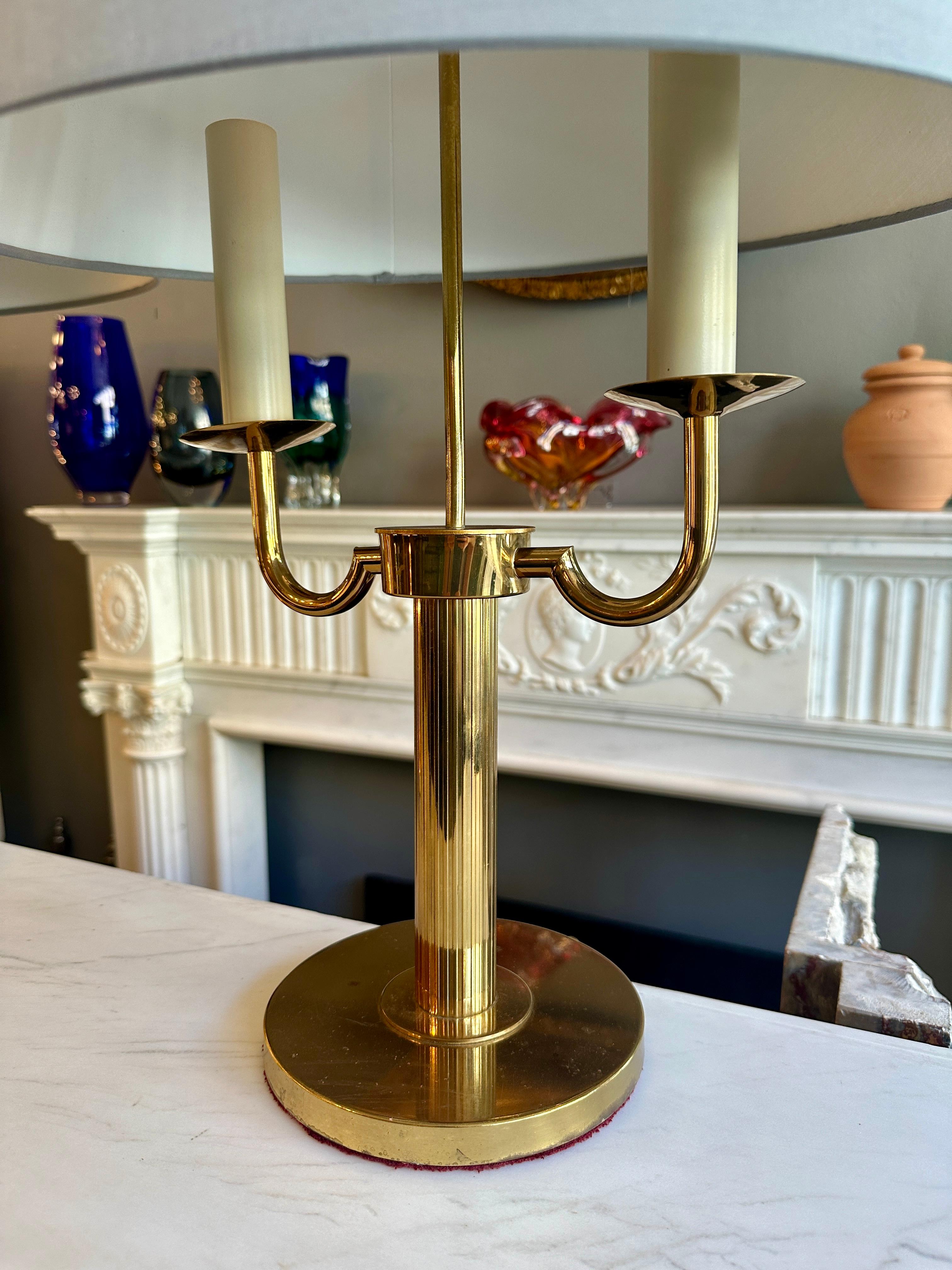 Paire de lampes à bougie de style Bouliotte française en laiton doré Bon état - En vente à London, GB