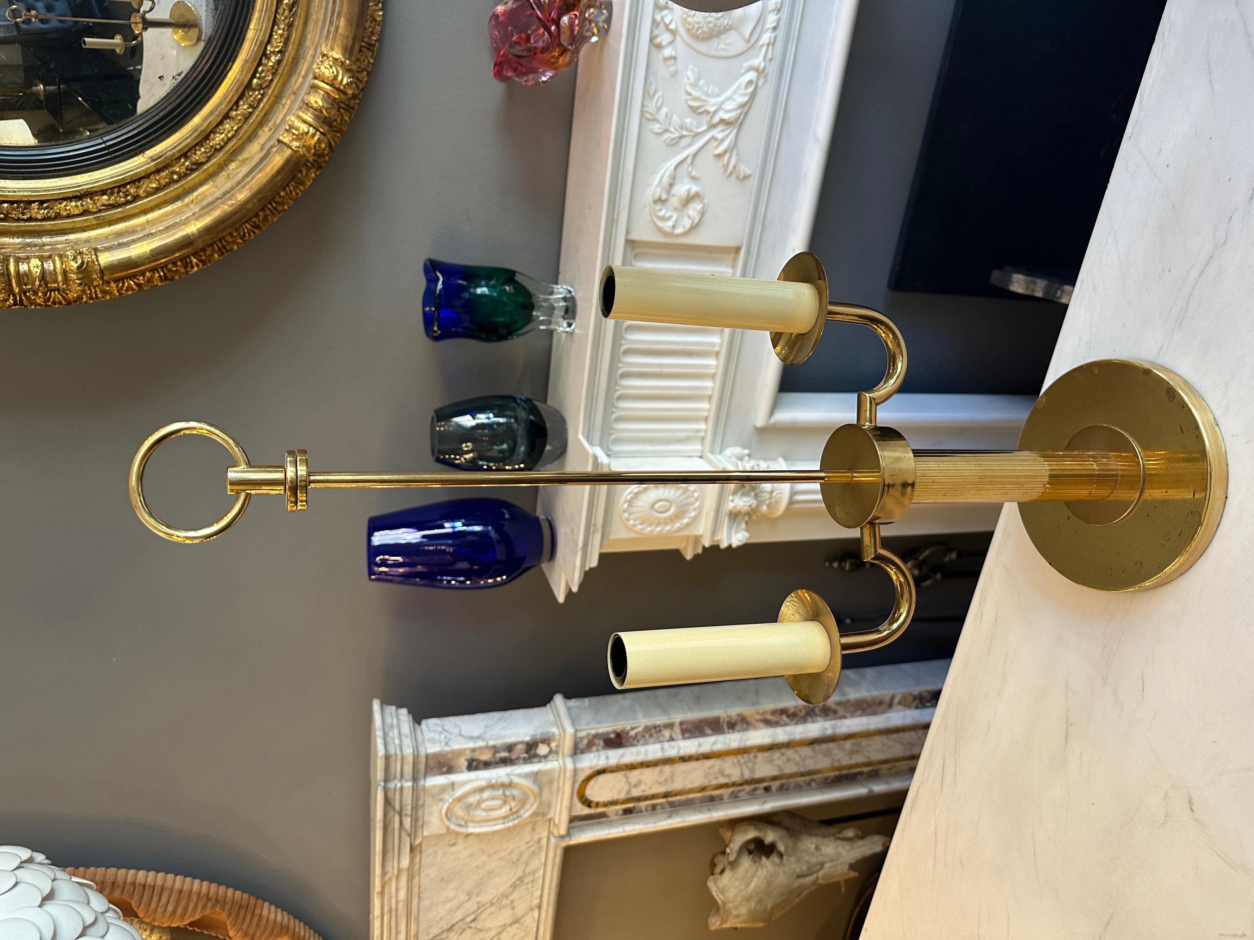 Paire de lampes à bougie de style Bouliotte française en laiton doré en vente 1