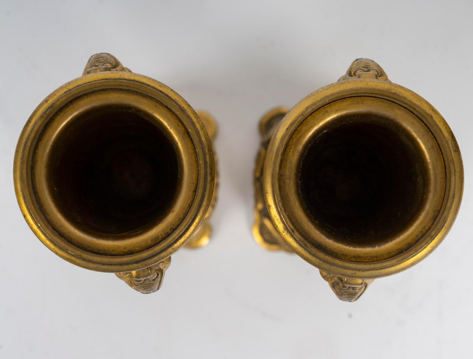 Coppia di candelieri in bronzo dorato e smalto cloisonné, periodo Napoleone III, XIX secolo.

Coppia di candelieri del periodo di Napoleone III, XIX secolo, in bronzo dorato e smalto cloisonné.
H. 14 cm, P. 7 cm.
Contattaci prima di ordinare per