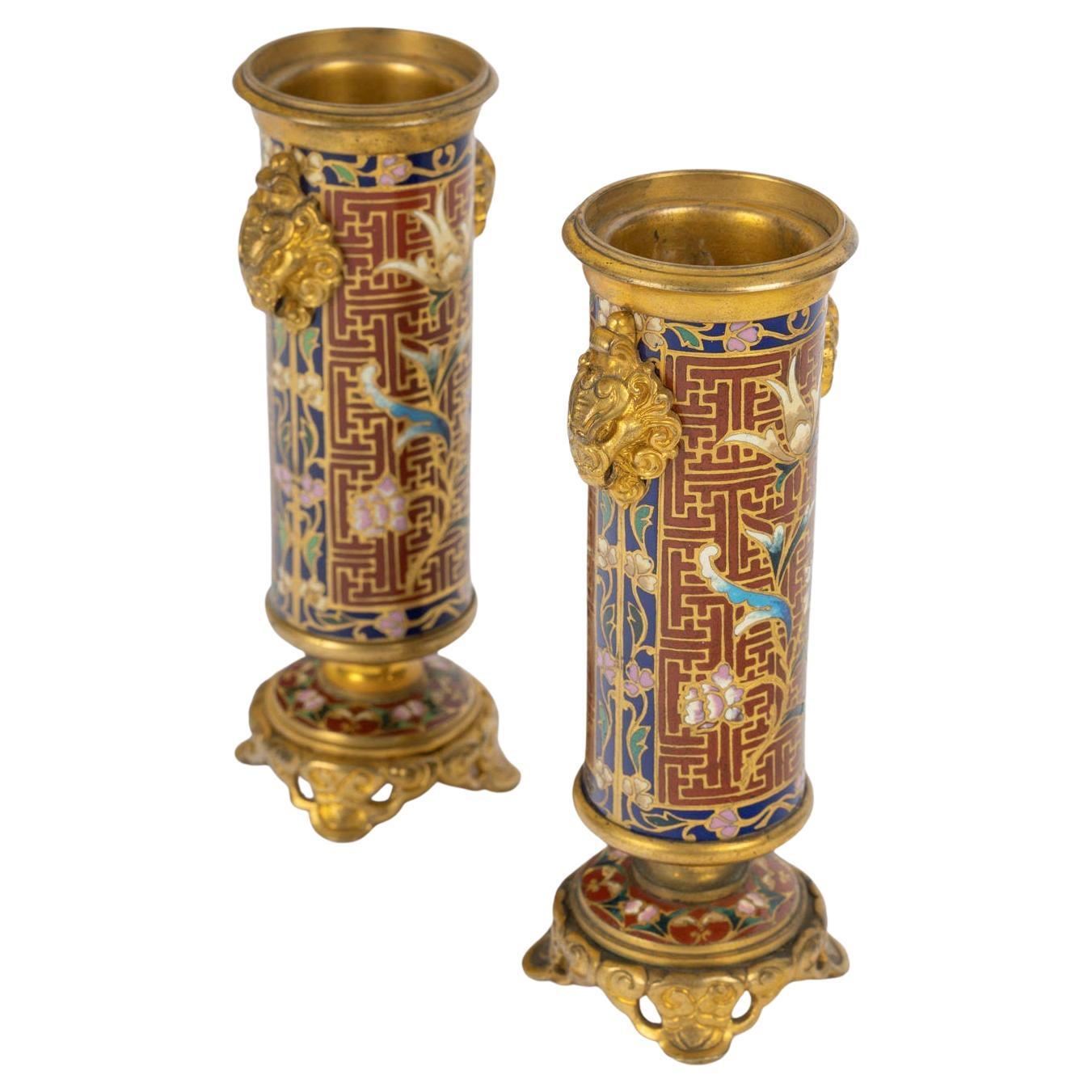 Coppia di candelieri in bronzo dorato e smalto cloisonné, periodo Napoleone III.
