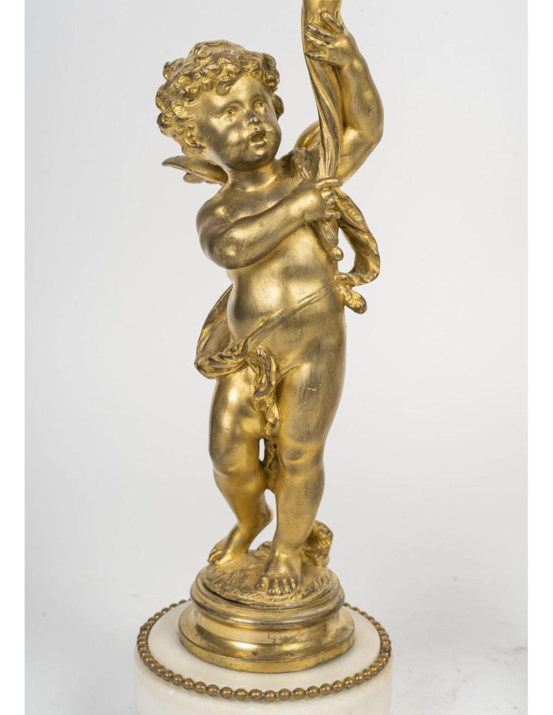 Coppia di vasi a cornetta in bronzo dorato e cristallo, XIX secolo, periodo Napoleone III.

Coppia di vasi di Horn in bronzo dorato e cristallo molato con cherubini del XIX secolo, periodo Napoleone III.
H: 55 cm, P: 12 cm
