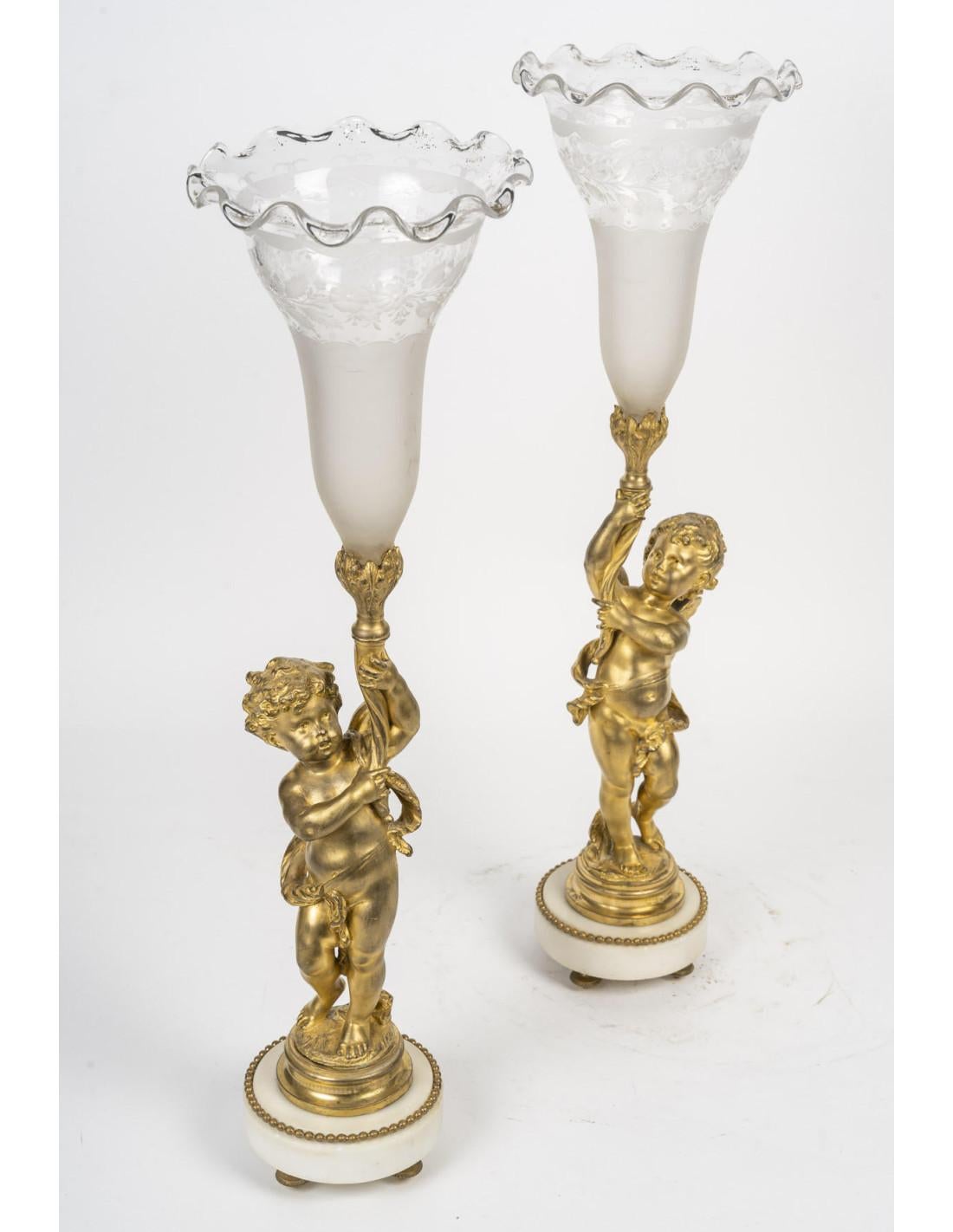 Francese Coppia di vasi Cornet in bronzo dorato e cristallo, XIX secolo. in vendita