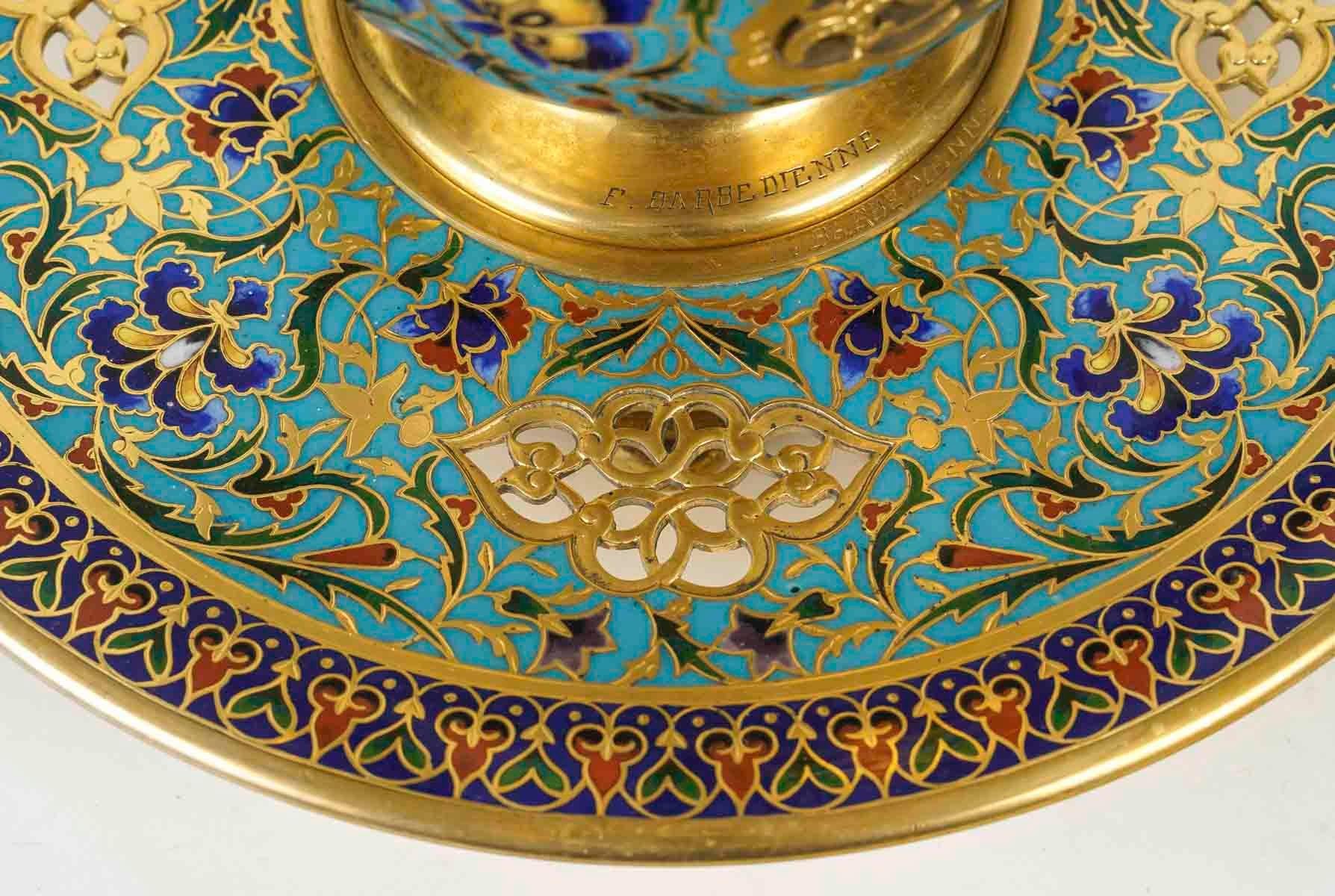 Paire de gobelets ou de pots à caches en bronze doré et émaillé, période Napoléon III. Bon état - En vente à Saint-Ouen, FR