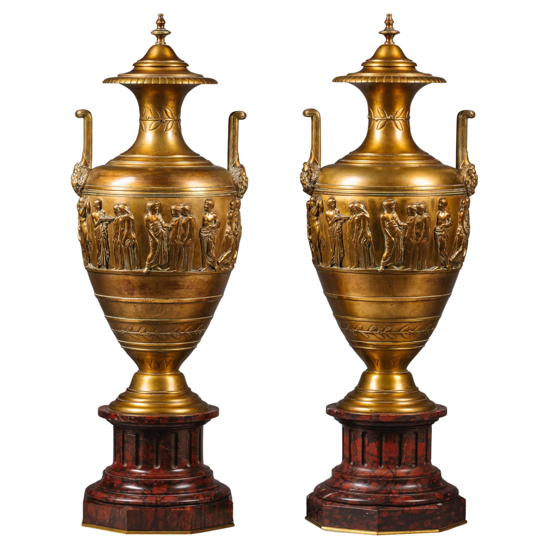 Vasen und Deckel aus vergoldeter Bronze und rotem Griotte-Marmor, Paar