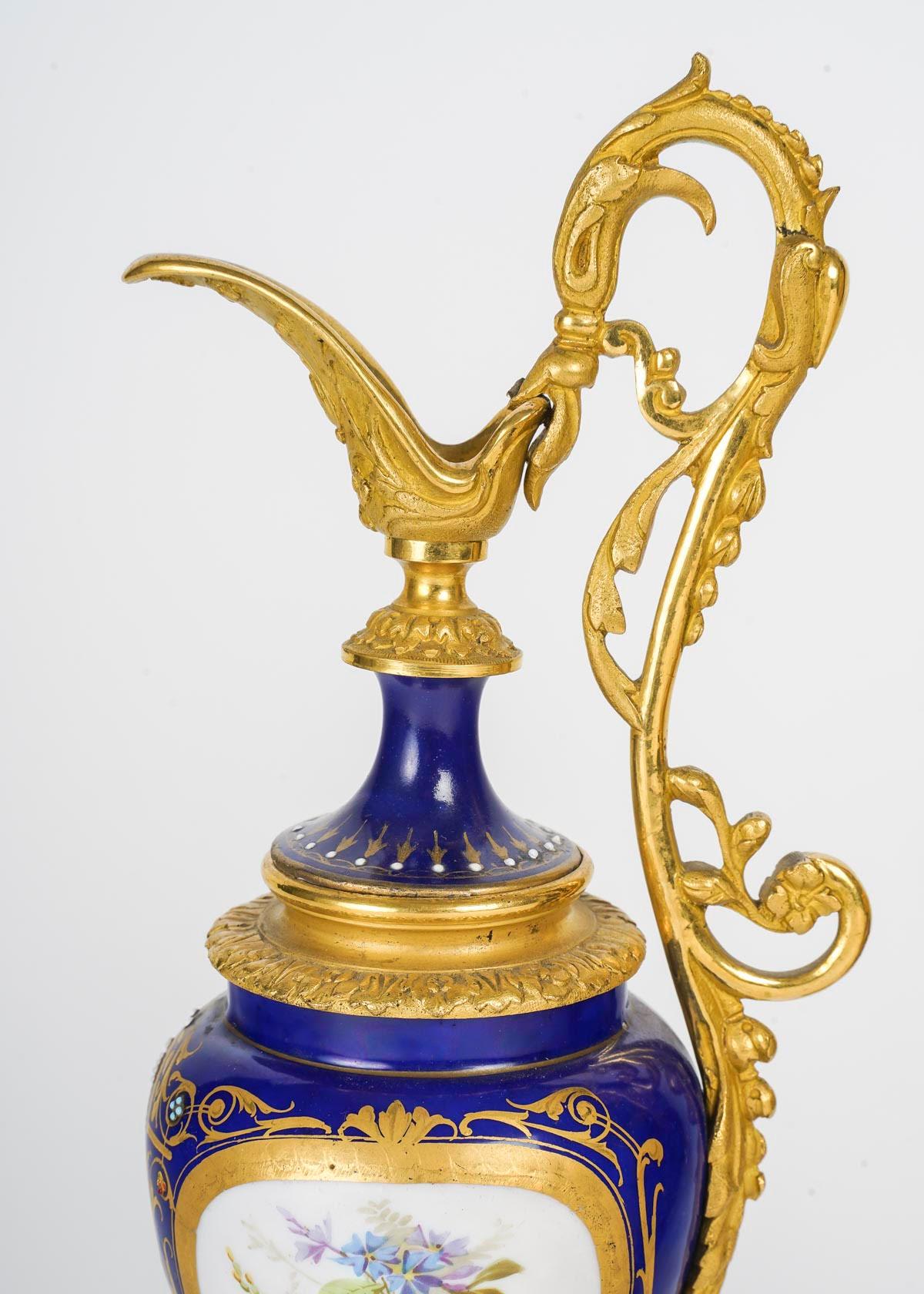 A pair of Gilt Bronze and Royal Blue Porcelain Ewers, 19th Century, Napoleon III In Good Condition For Sale In Saint-Ouen, FR