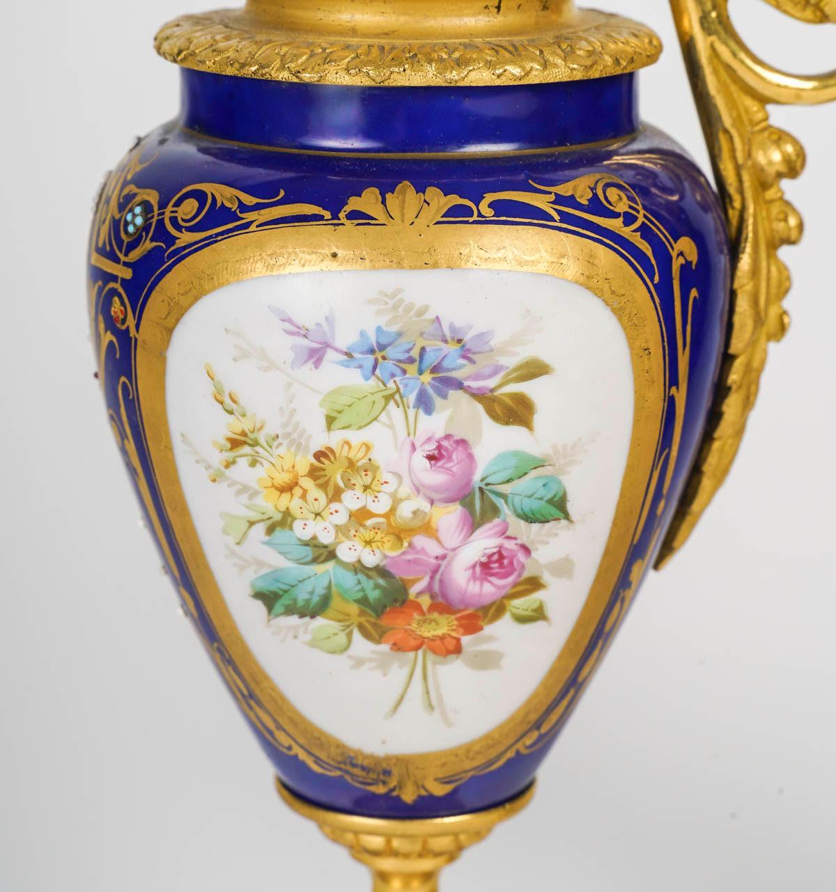 A pair of Gilt Bronze and Royal Blue Porcelain Ewers, 19th Century, Napoleon III For Sale 1