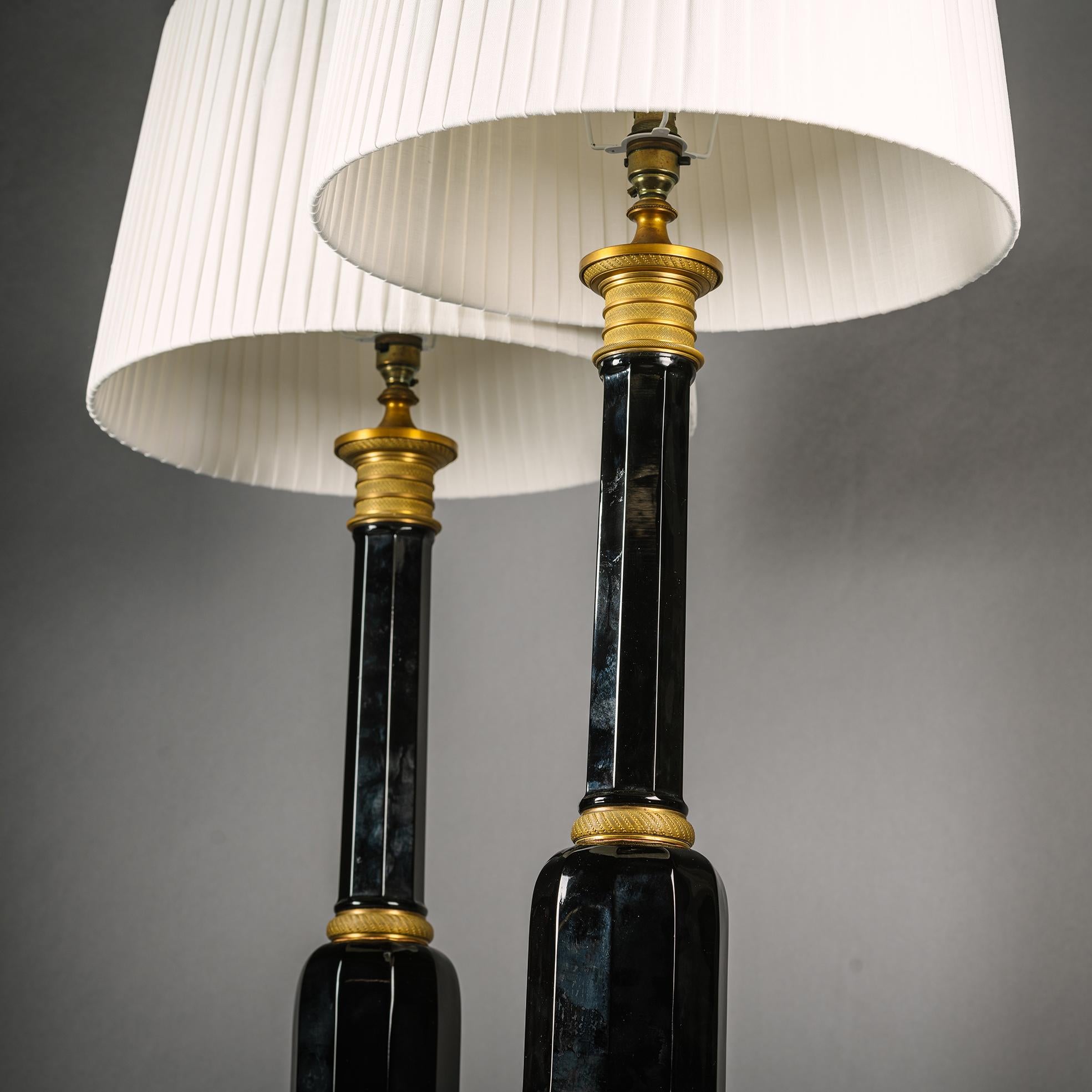 A Pair of Gilt-Bronze and Ruby Glass Table Lamps For Sale 2