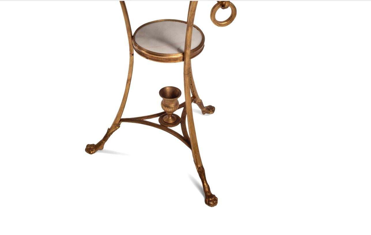 Paire de tables Guèridon en bronze doré et marbre blanc en vente 6