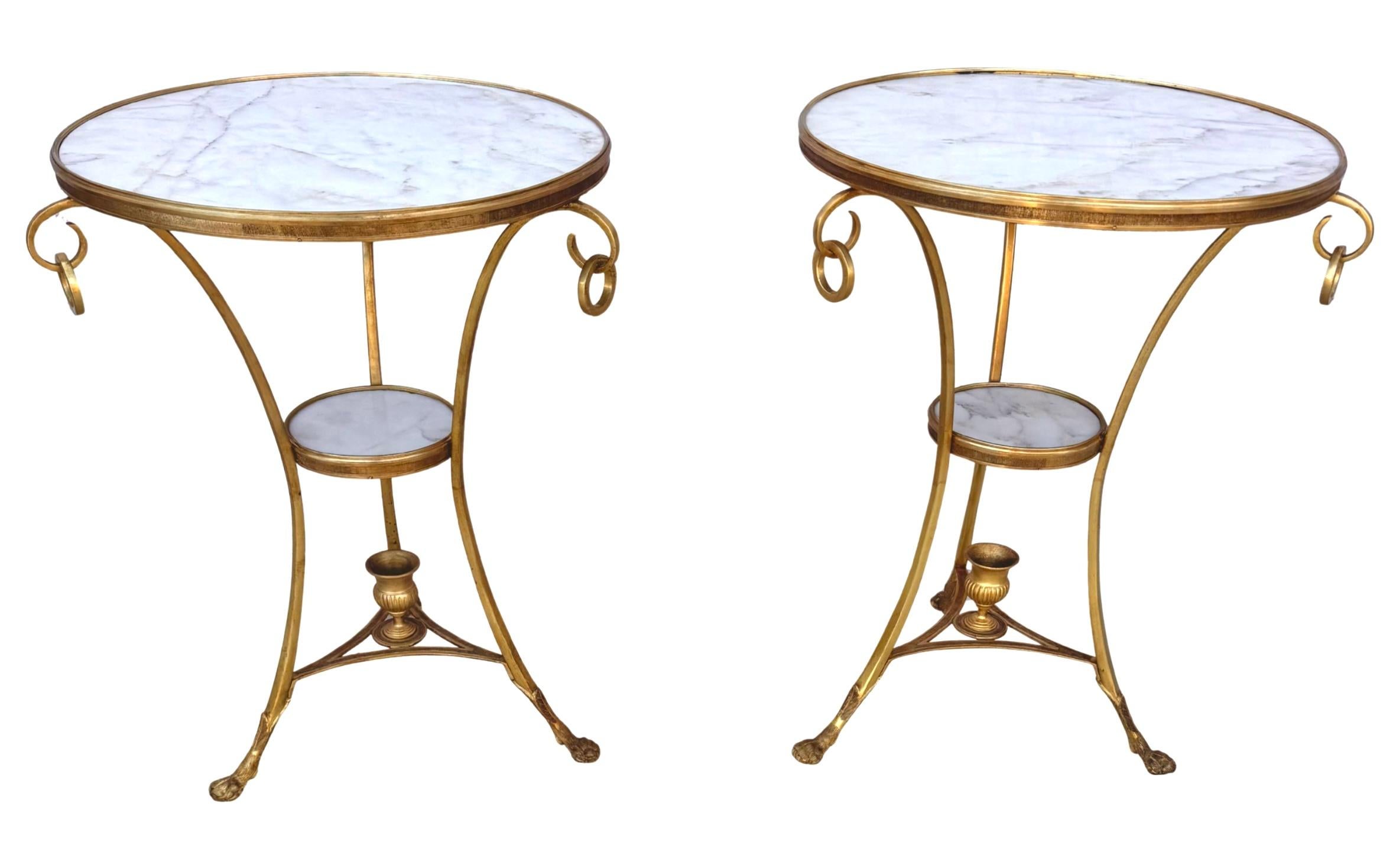 Paire de tables Guèridon en bronze doré et marbre blanc en vente 9